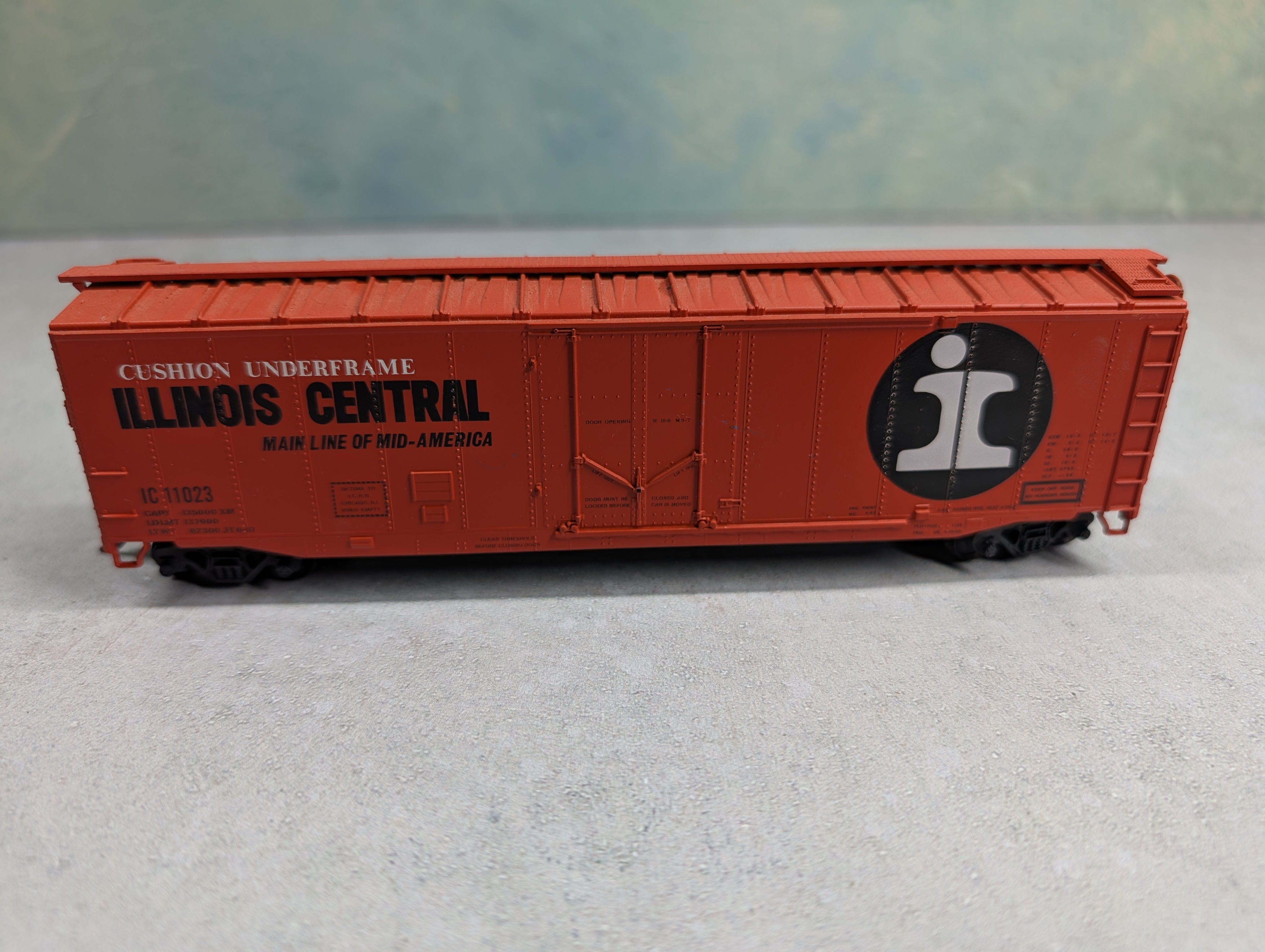USED Athearn HO Scale 50' Box Car Illinois Central IC #11023