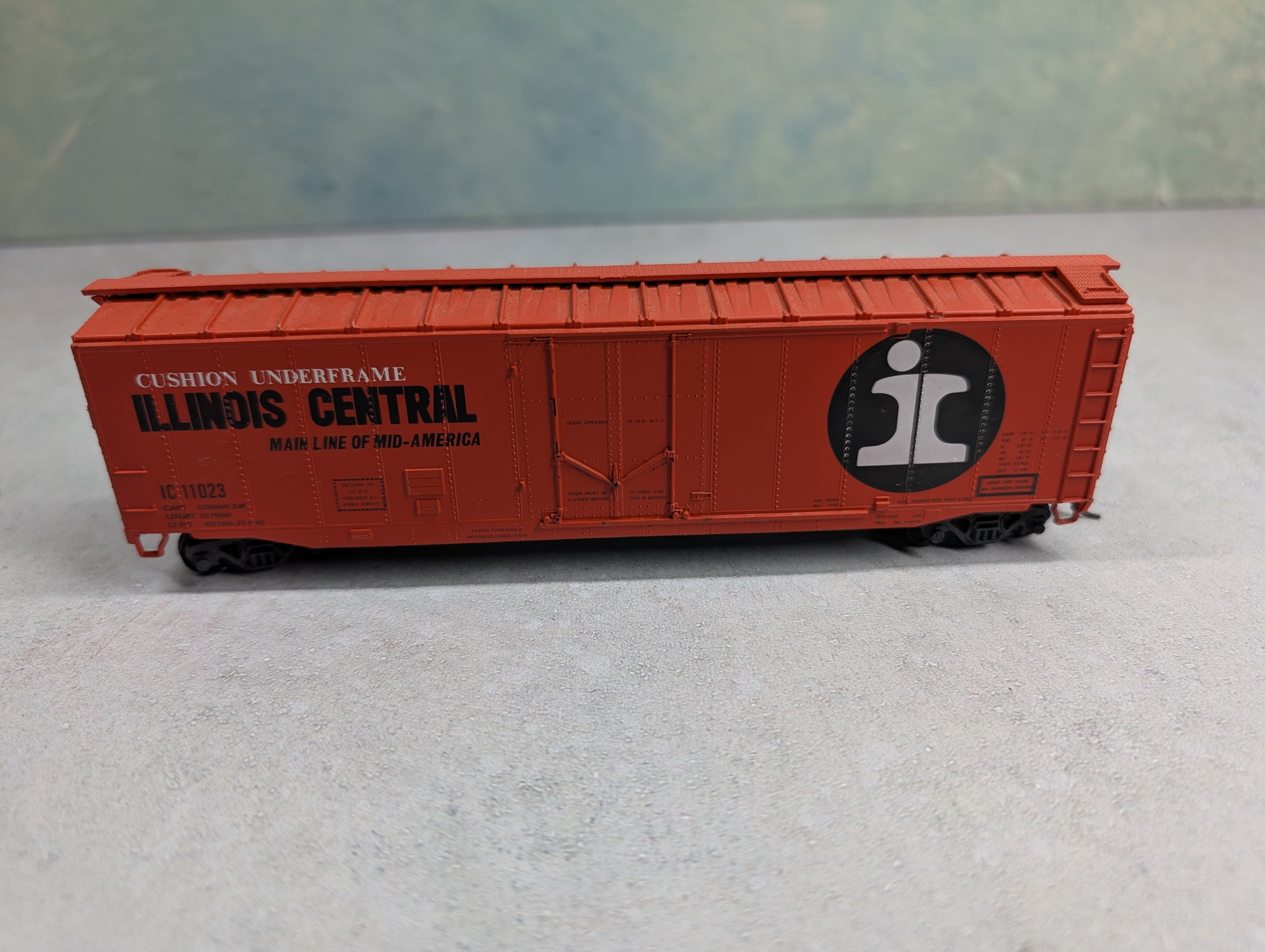 USED Athearn HO Scale 50' Box Car Illinois Central IC #11023