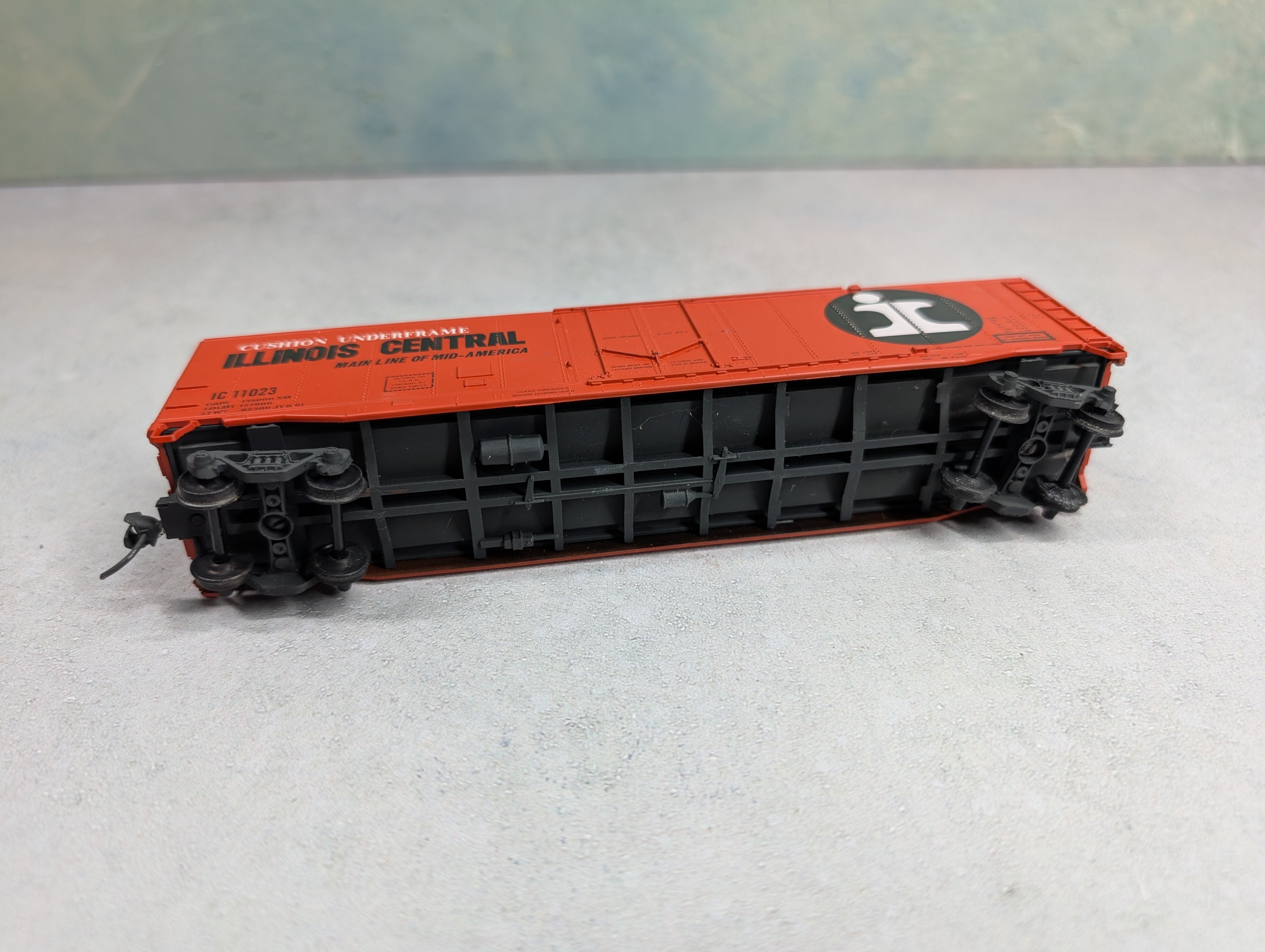 USED Athearn HO Scale 50' Box Car Illinois Central IC #11023