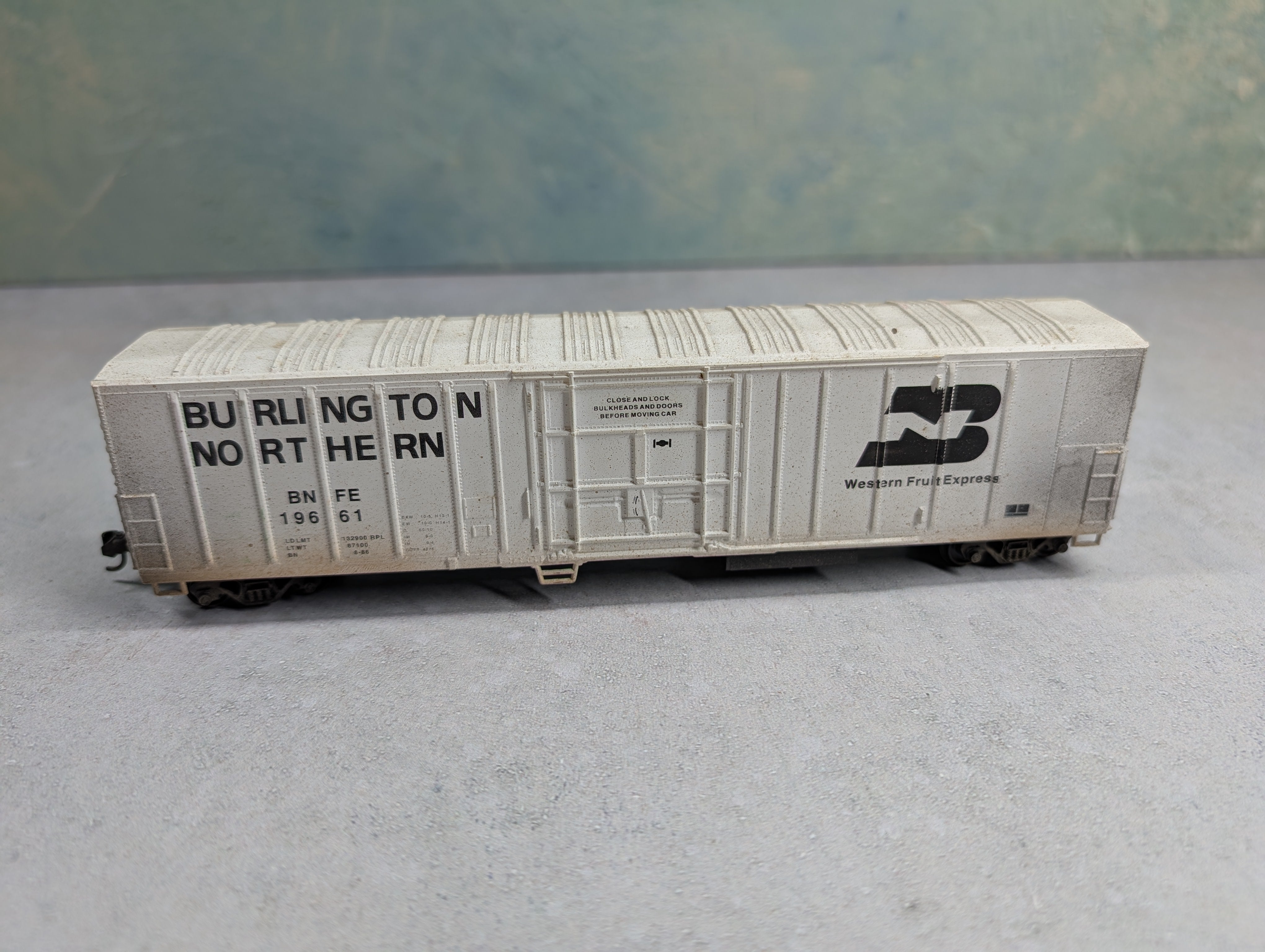 USED Athearn HO Scale 57' Mech Reefer Burlington Northern BNFE #19661 Weathered