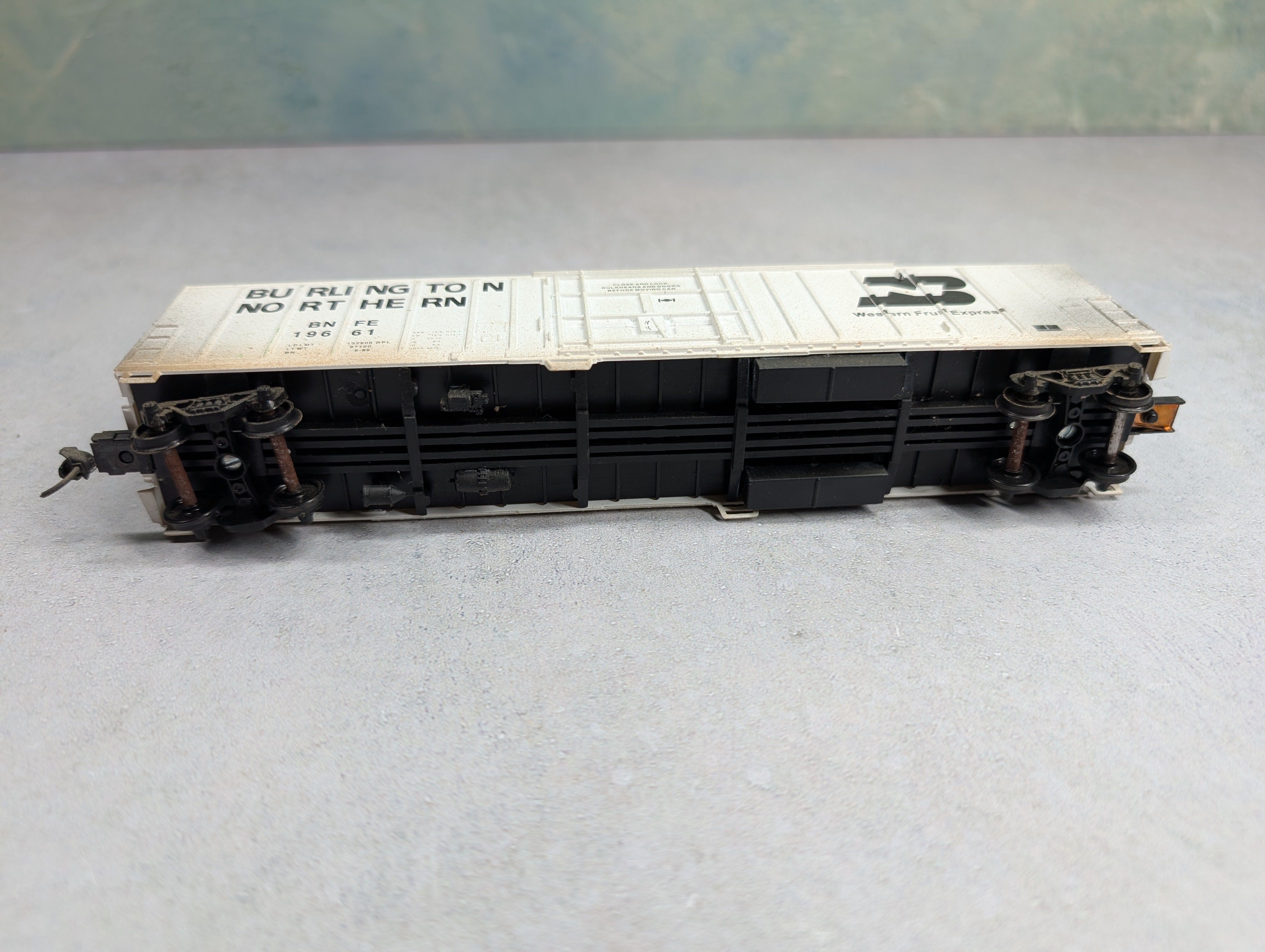 USED Athearn HO Scale 57' Mech Reefer Burlington Northern BNFE #19661 Weathered