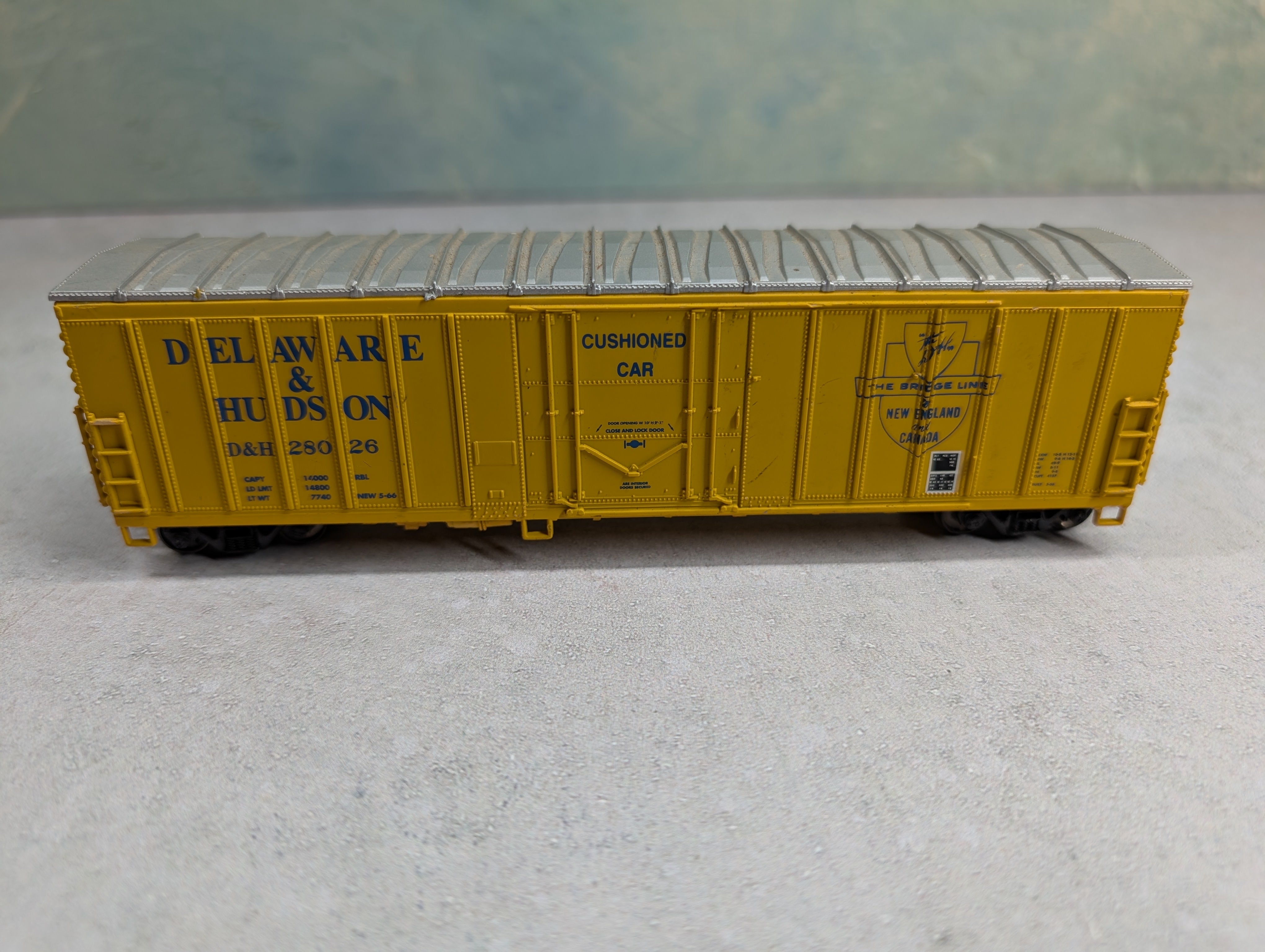 USED Walthers HO Scale 50' Box Car Delaware and Hudson D&H #28026