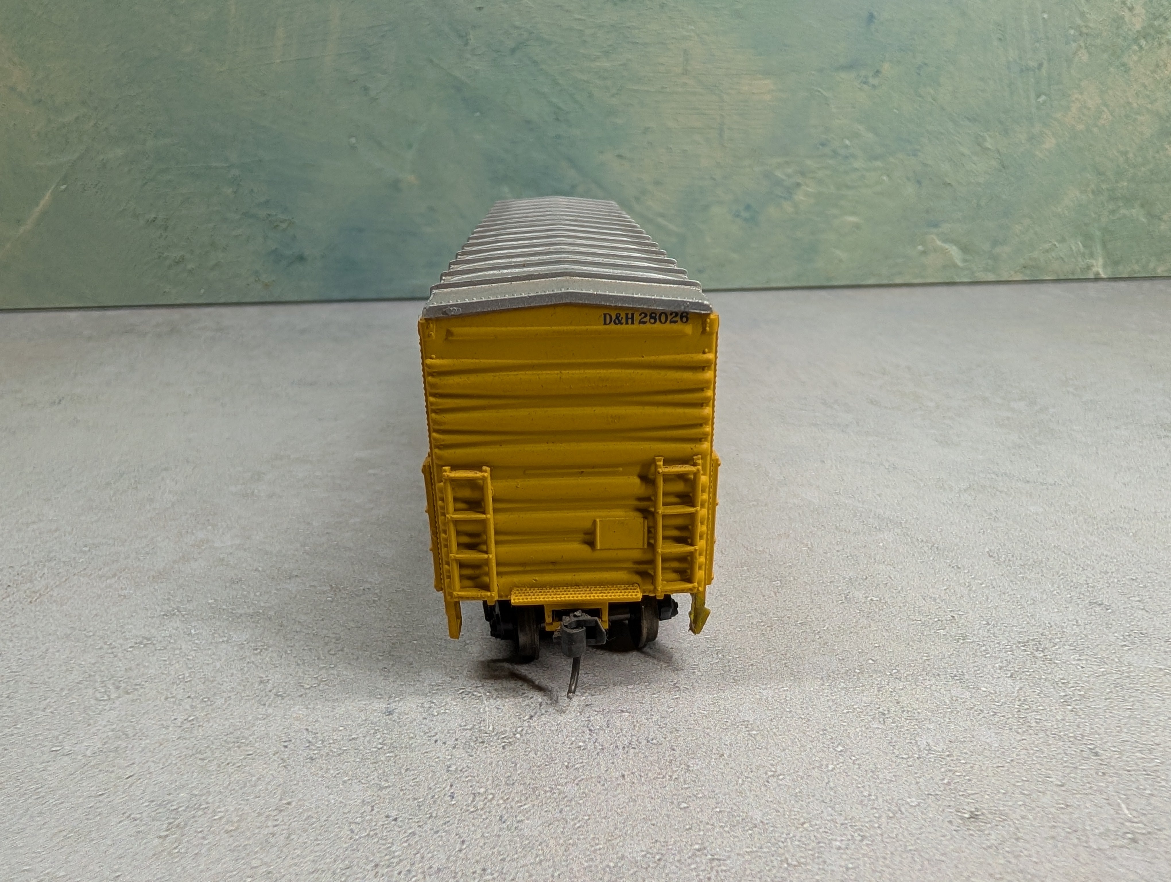 USED Walthers HO Scale 50' Box Car Delaware and Hudson D&H #28026