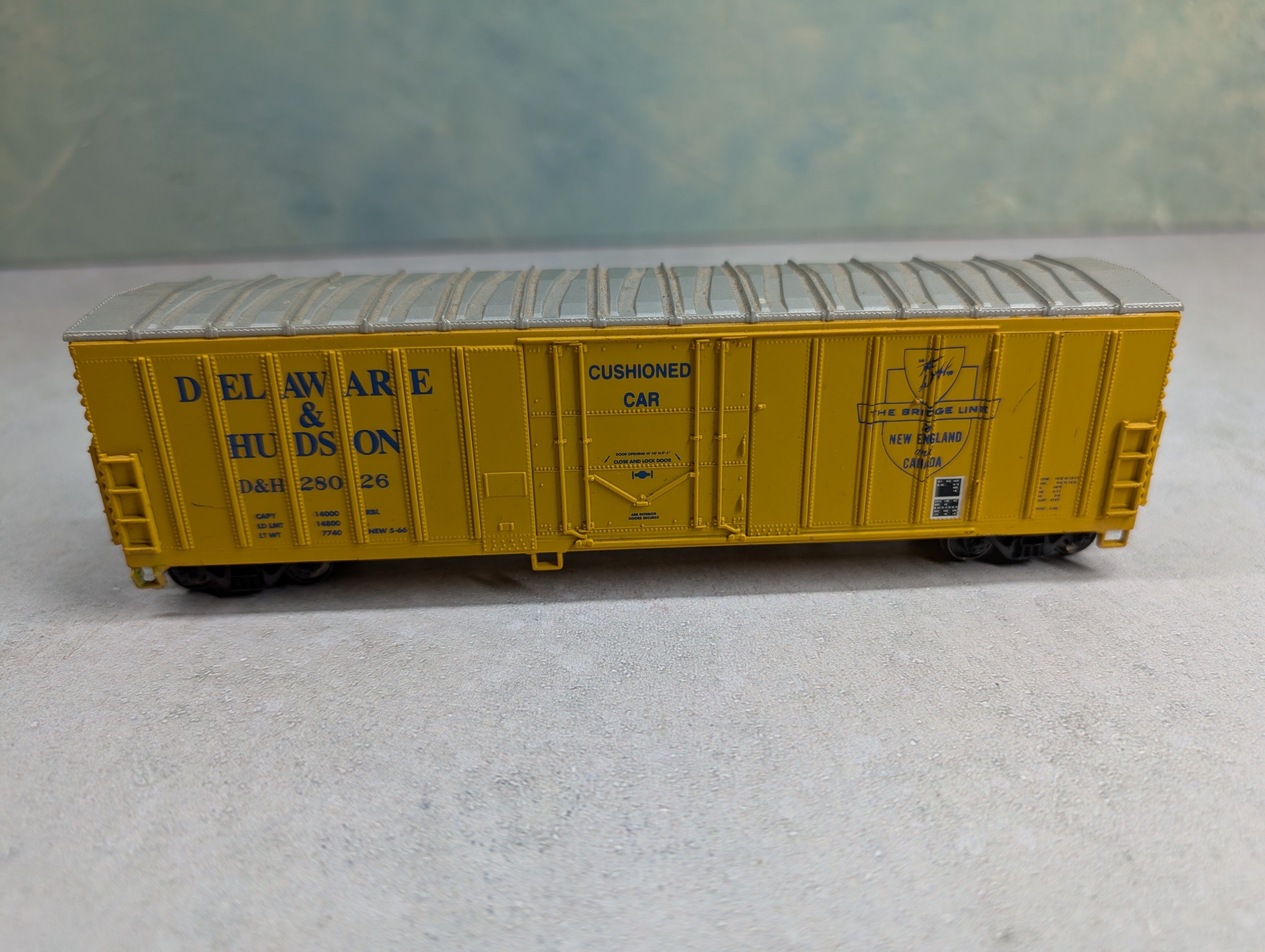 USED Walthers HO Scale 50' Box Car Delaware and Hudson D&H #28026