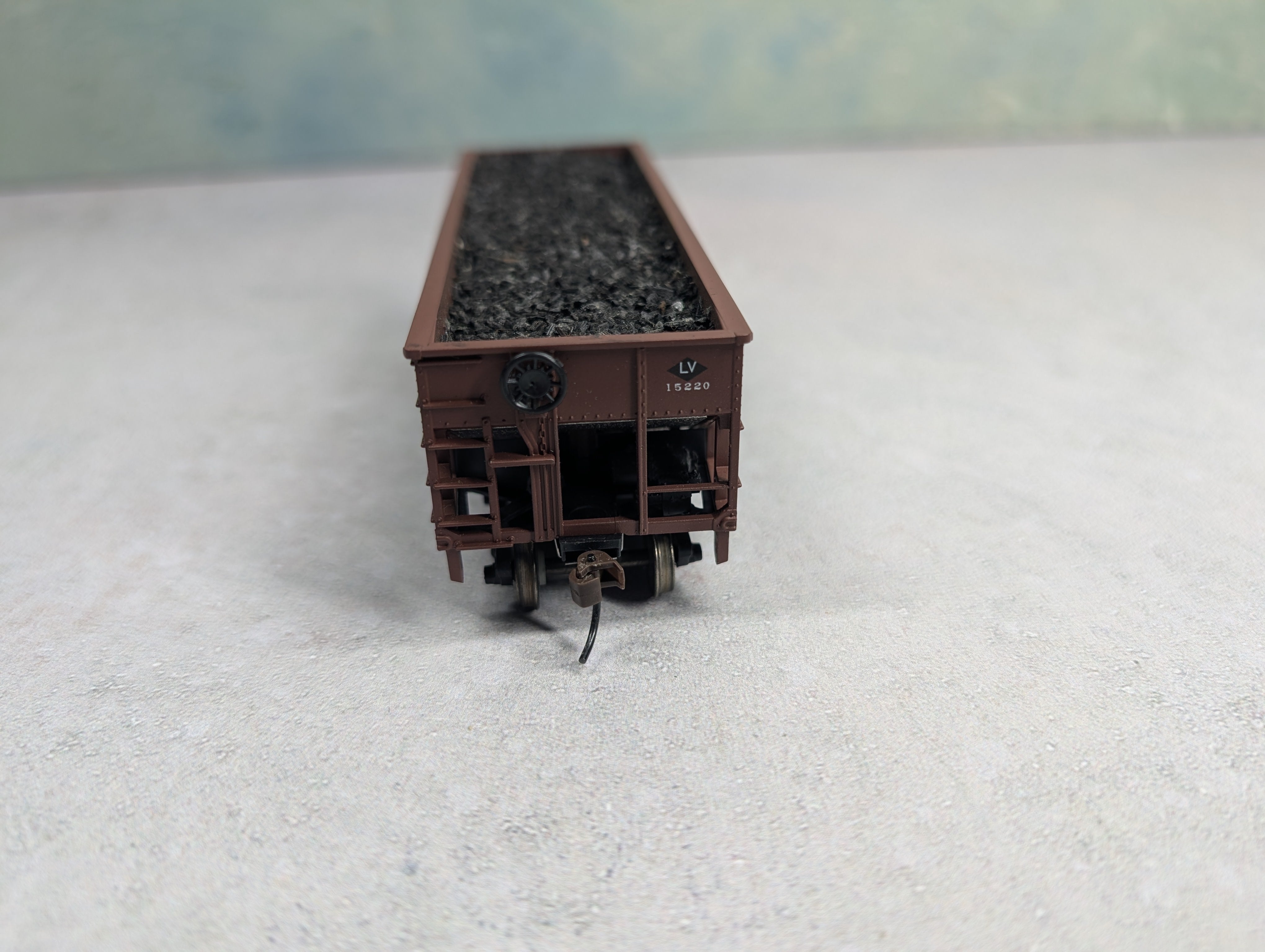 USED Athearn HO Scale 2 Bay Open Hopper w/ Coal Load Lehigh Valley LV #15220