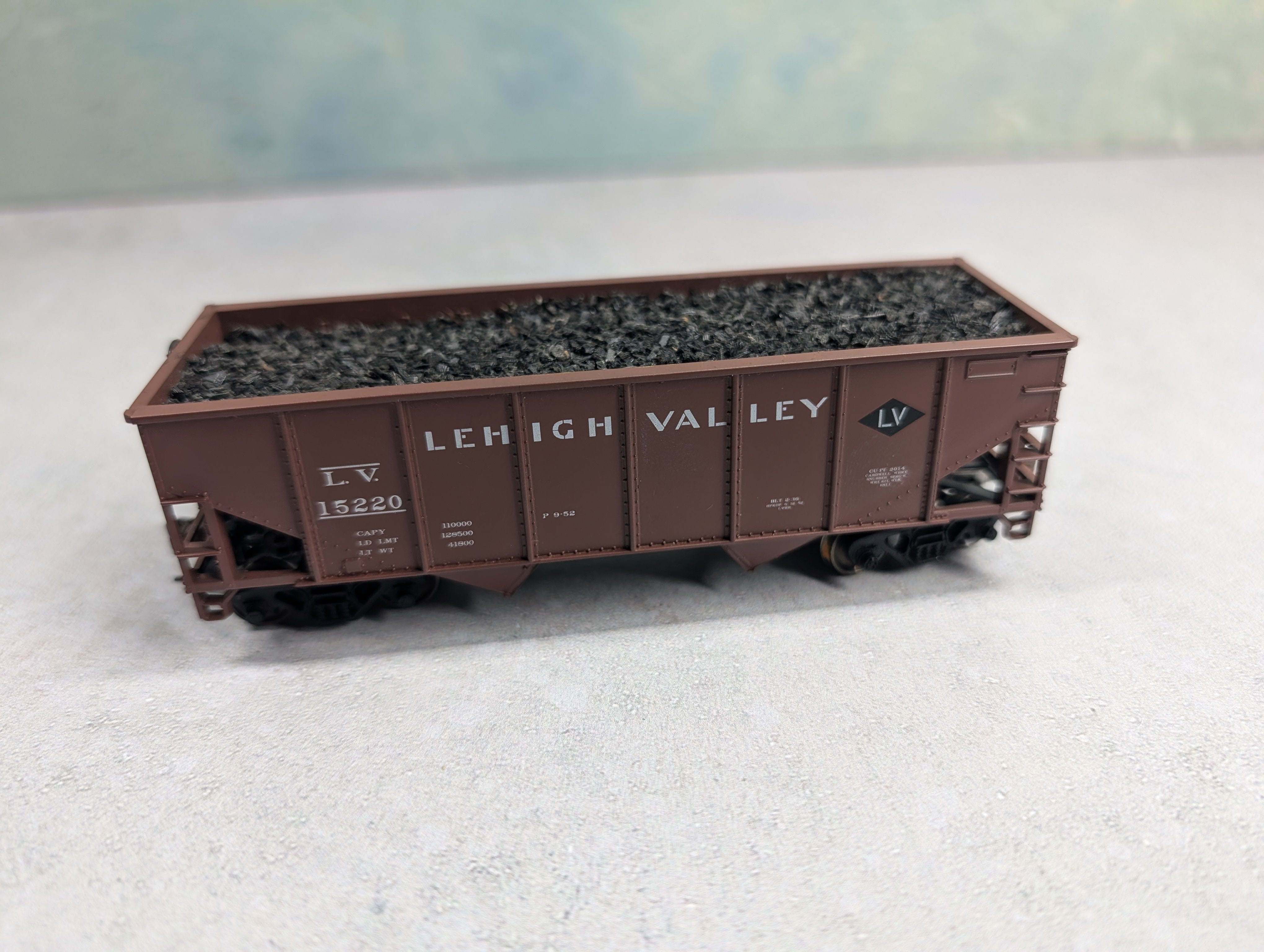 USED Athearn HO Scale 2 Bay Open Hopper w/ Coal Load Lehigh Valley LV #15220