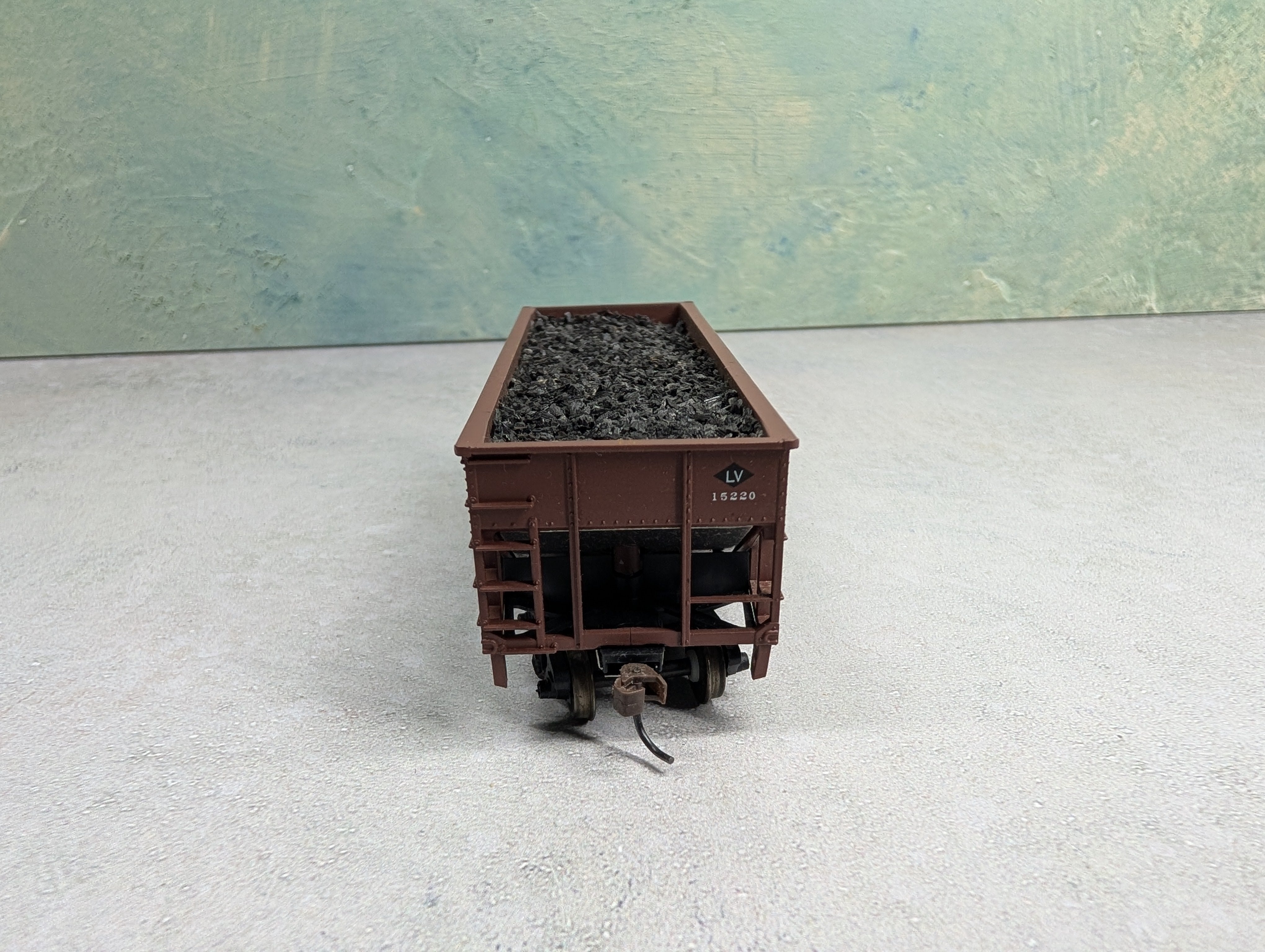 USED Athearn HO Scale 2 Bay Open Hopper w/ Coal Load Lehigh Valley LV #15220