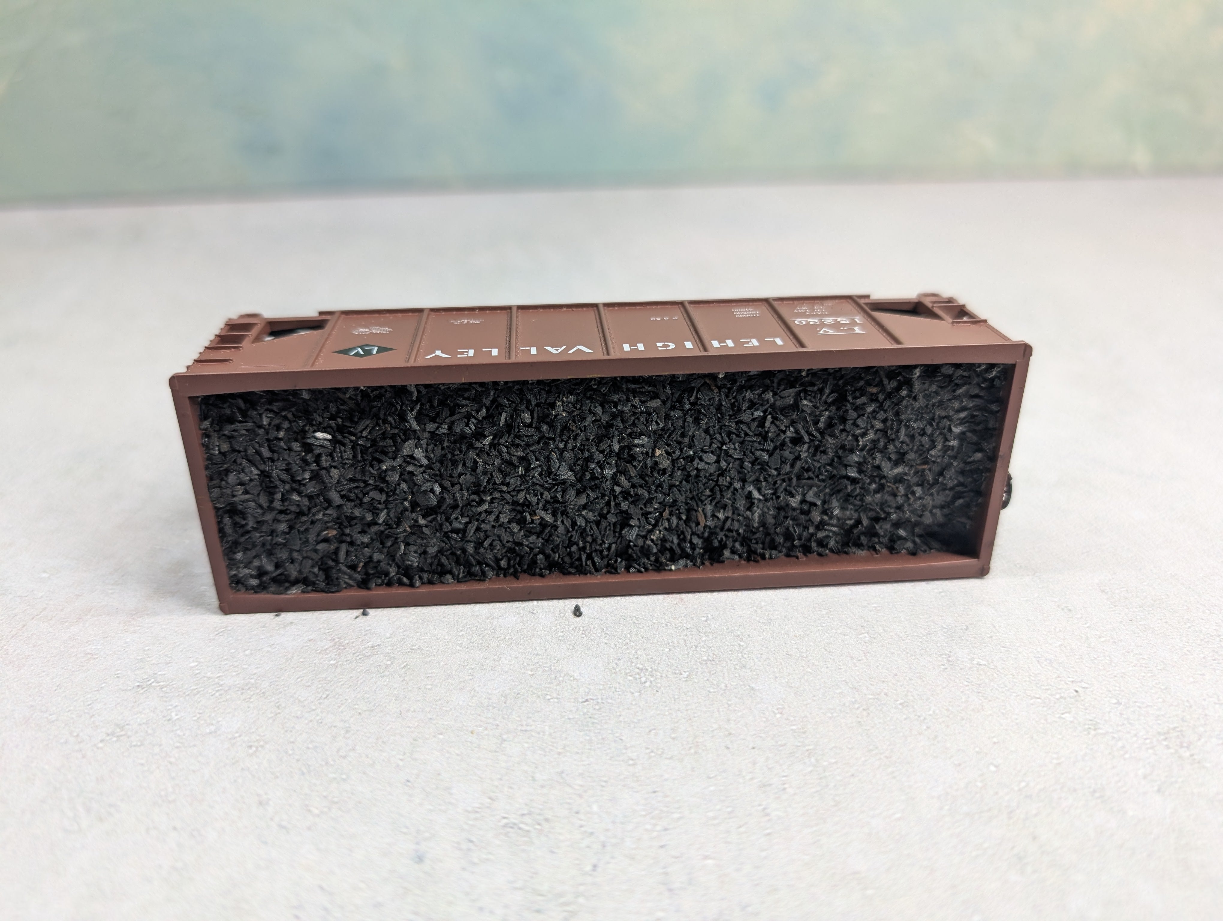 USED Athearn HO Scale 2 Bay Open Hopper w/ Coal Load Lehigh Valley LV #15220