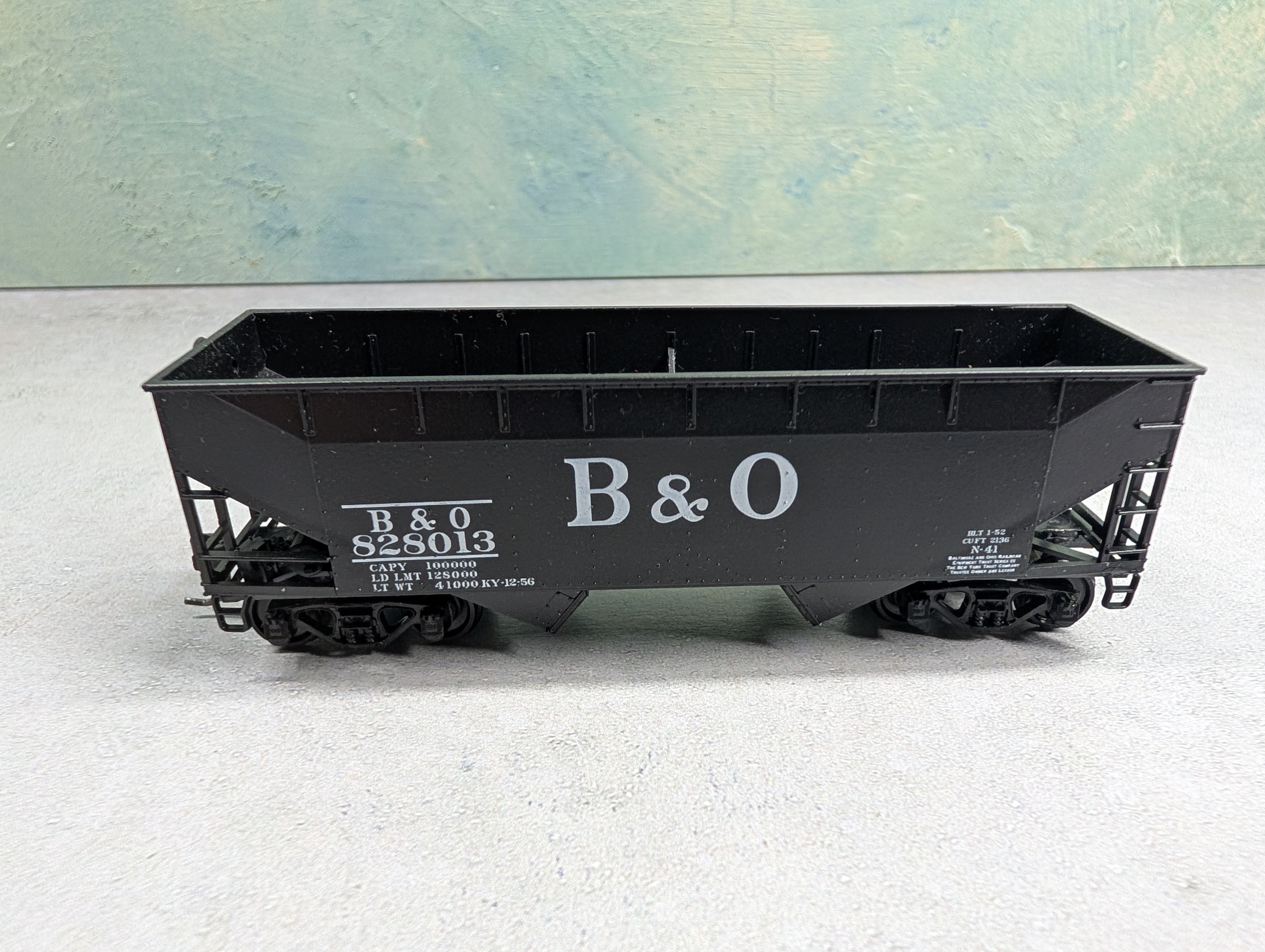 USED Athearn HO Scale 2 Bay Open Hopper Baltimore and Ohio B&O #828013