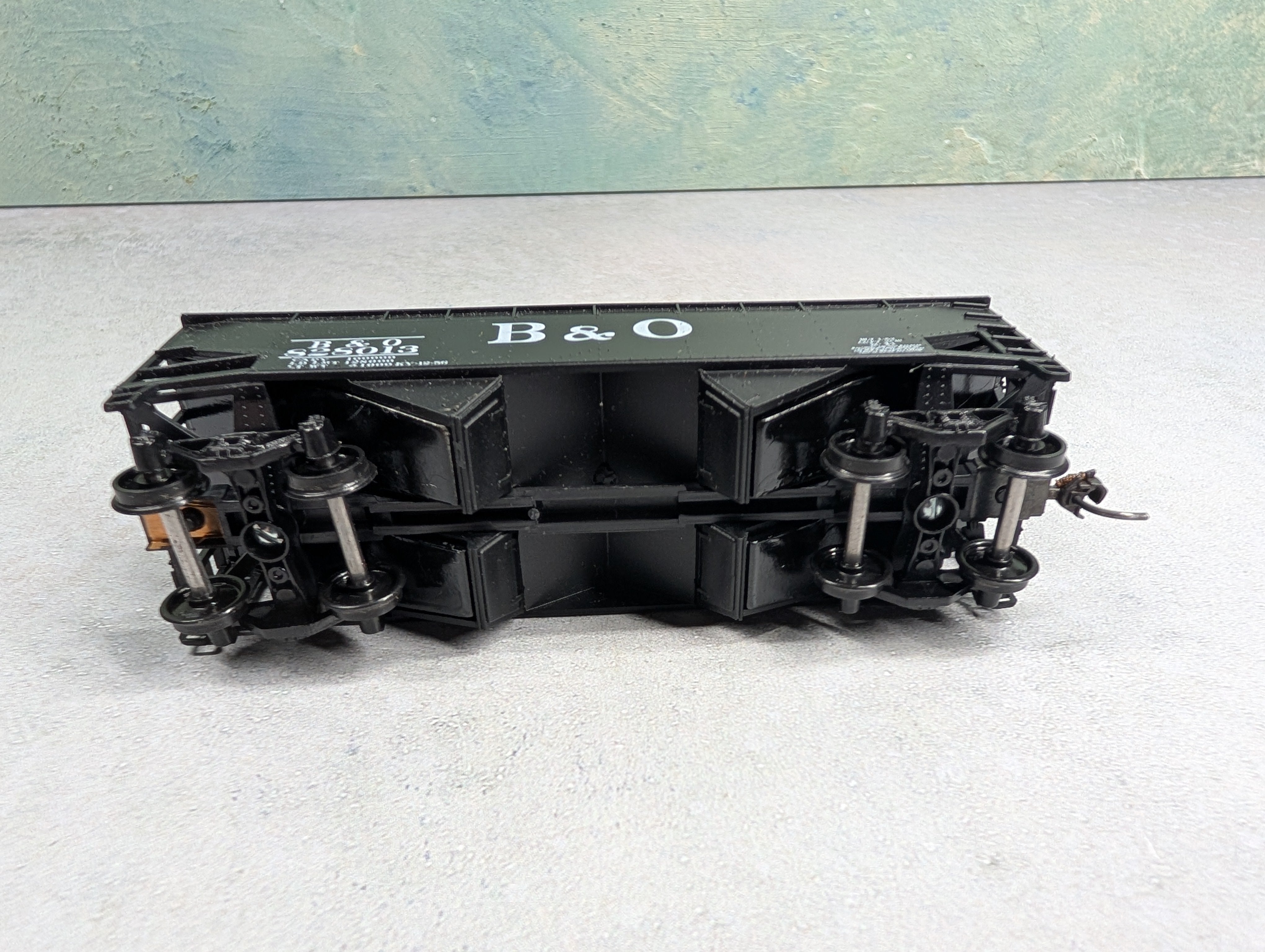 USED Athearn HO Scale 2 Bay Open Hopper Baltimore and Ohio B&O #828013