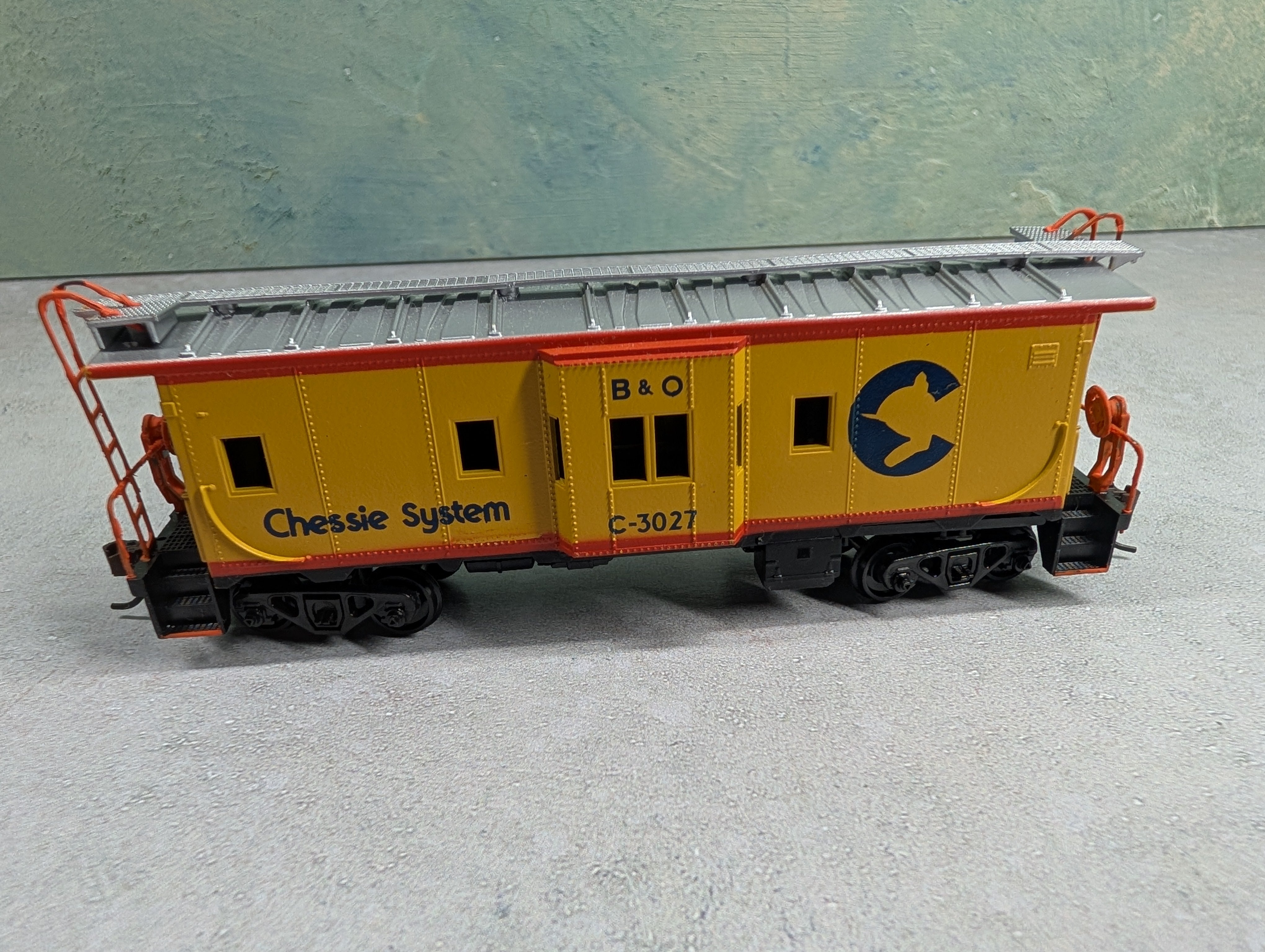 USED Athearn HO Scale Bay Window Caboose Chessie System B&O #C-3027