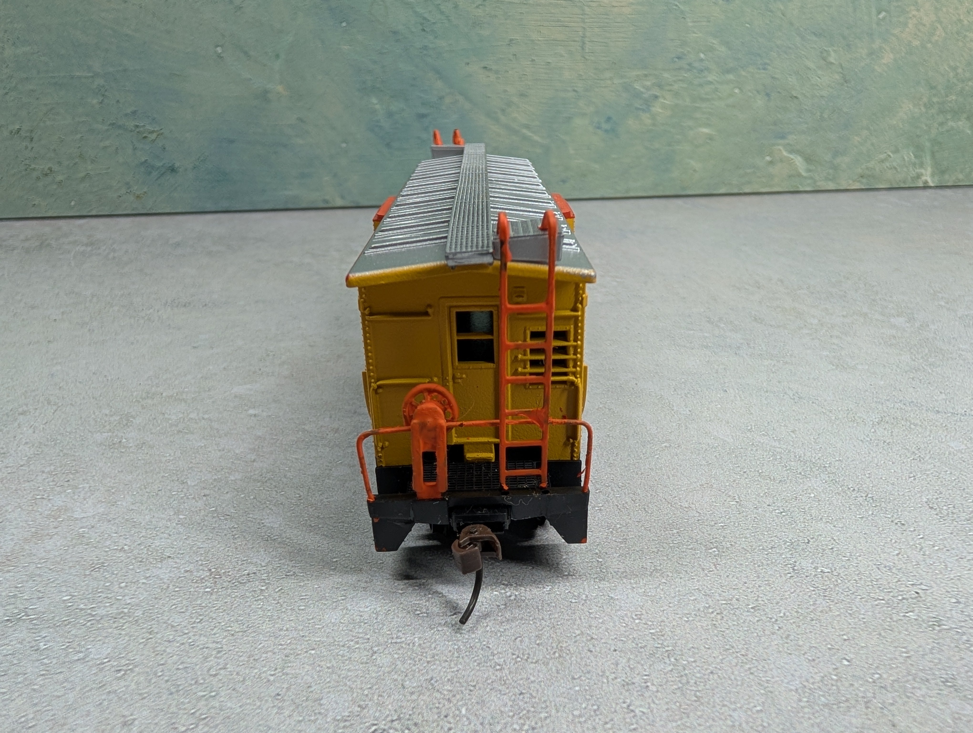 USED Athearn HO Scale Bay Window Caboose Chessie System B&O #C-3027