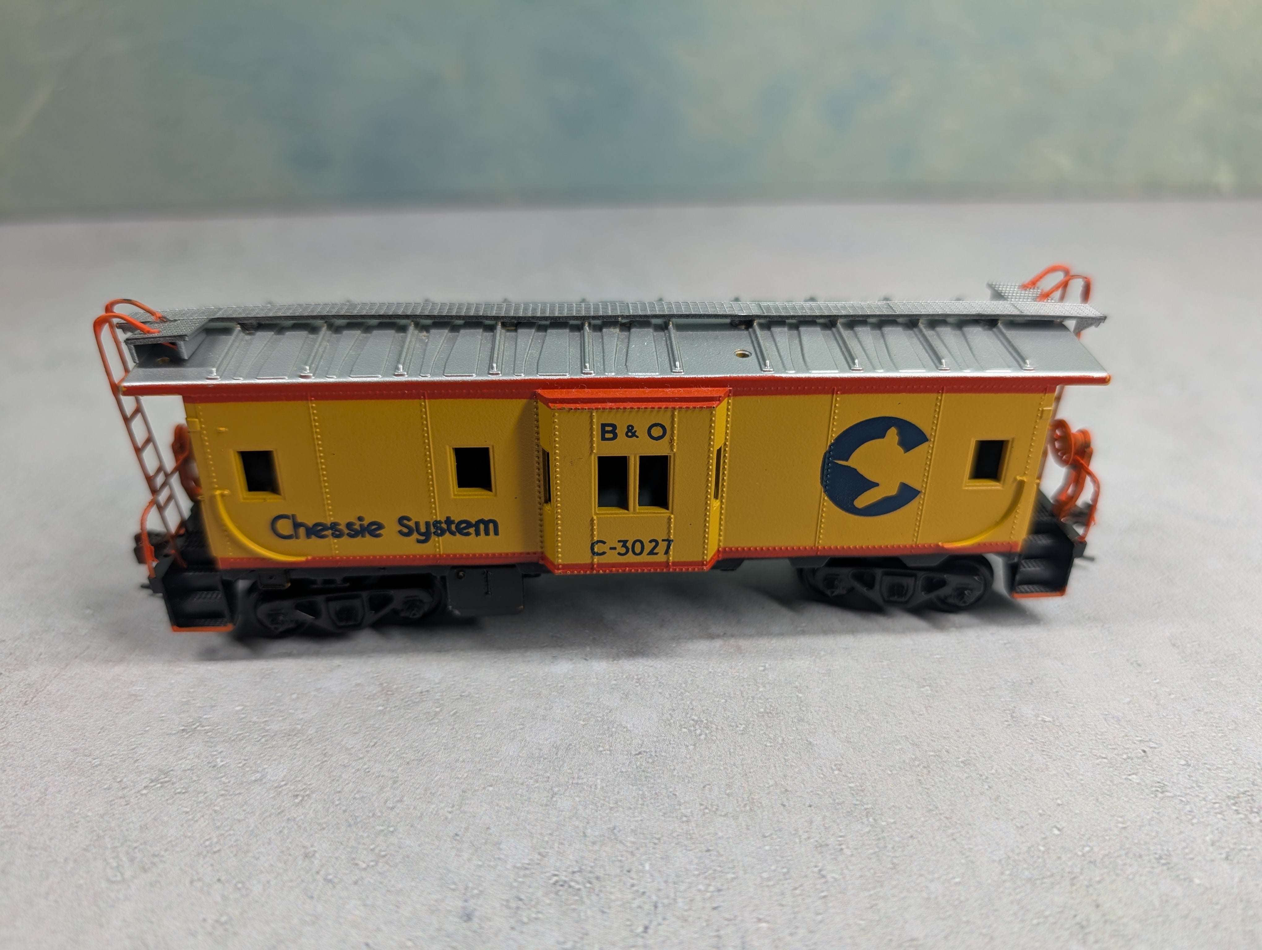 USED Athearn HO Scale Bay Window Caboose Chessie System B&O #C-3027