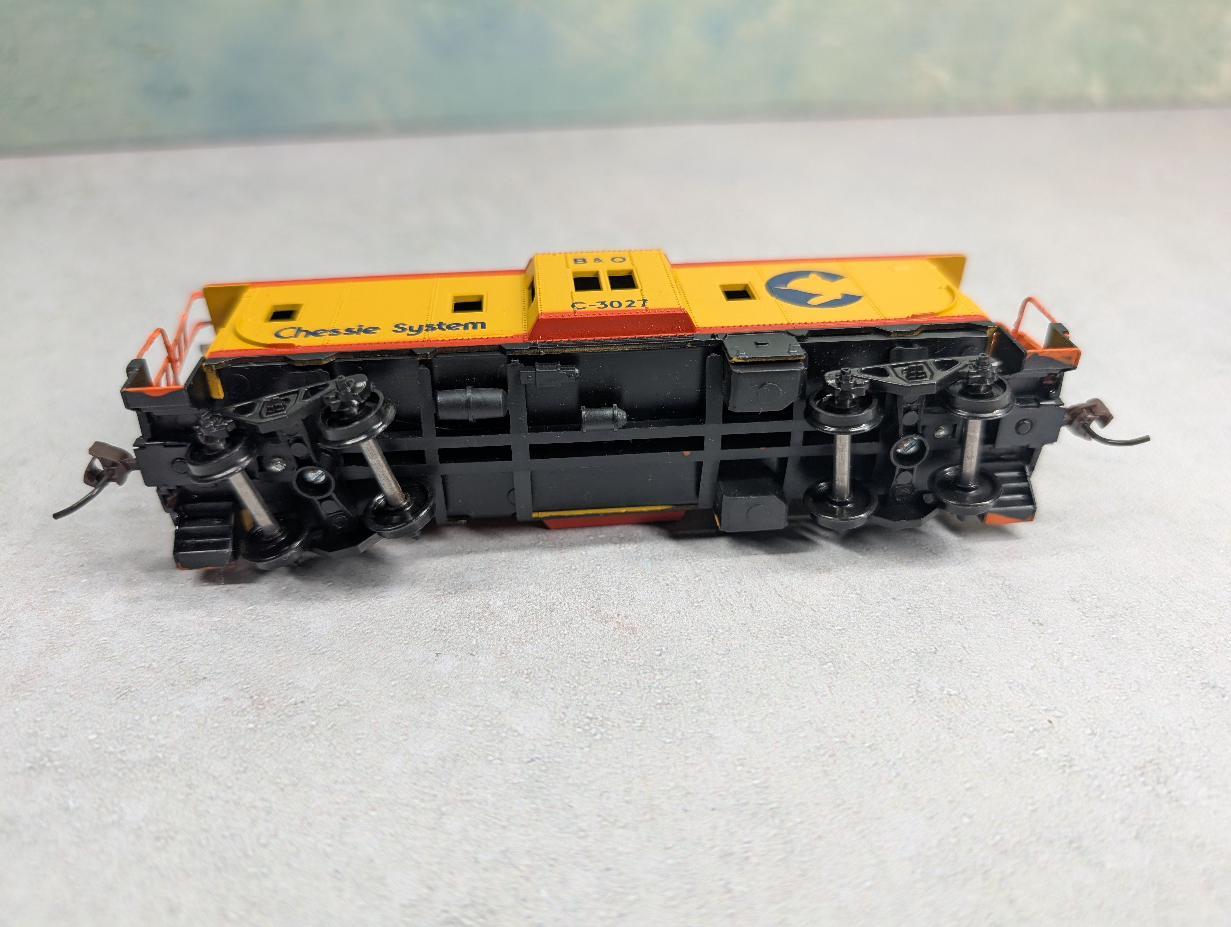 USED Athearn HO Scale Bay Window Caboose Chessie System B&O #C-3027