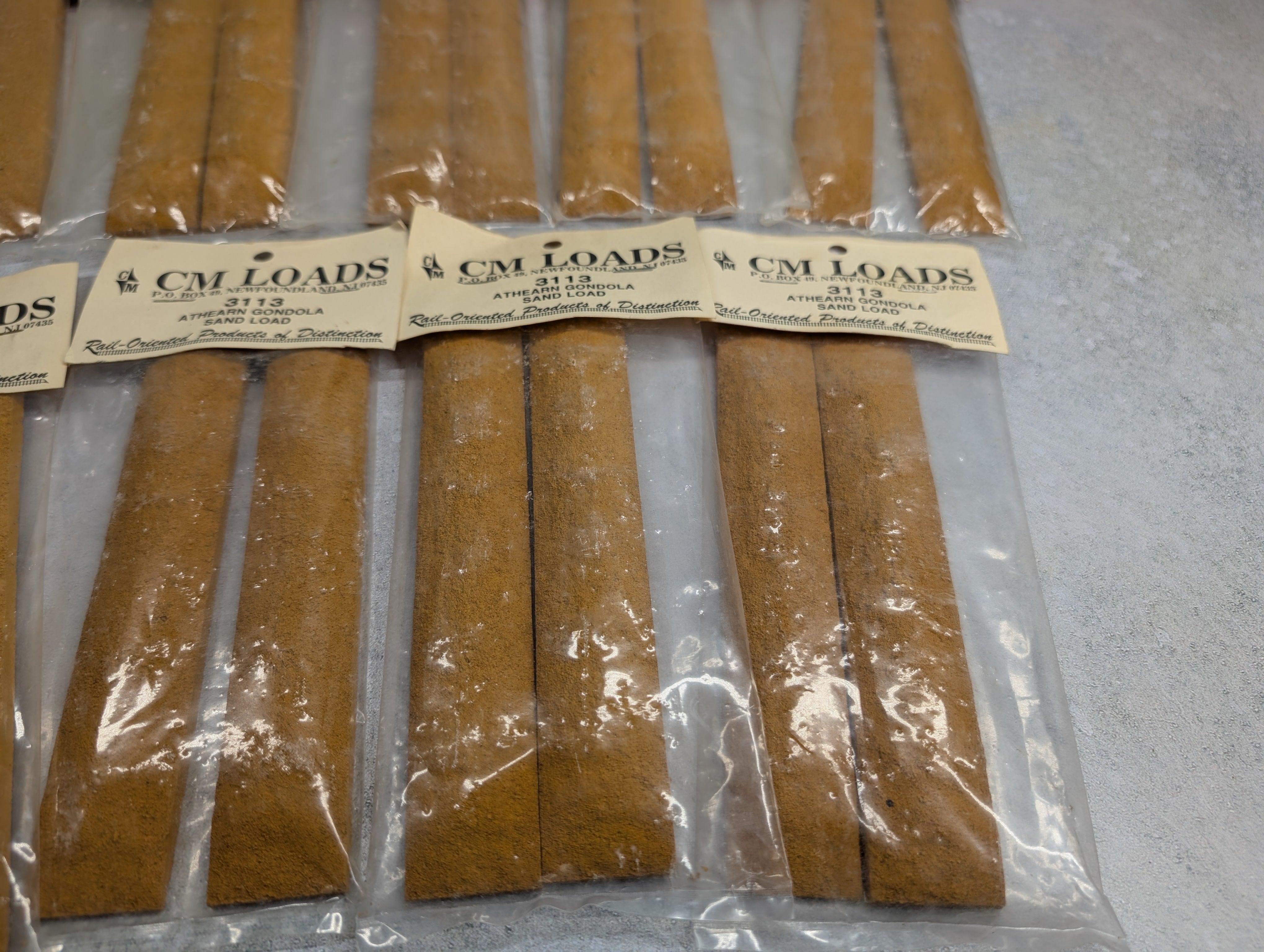 CM Loads 3113 HO Scale Sand Loads for Athearn Gondola (18 pcs)