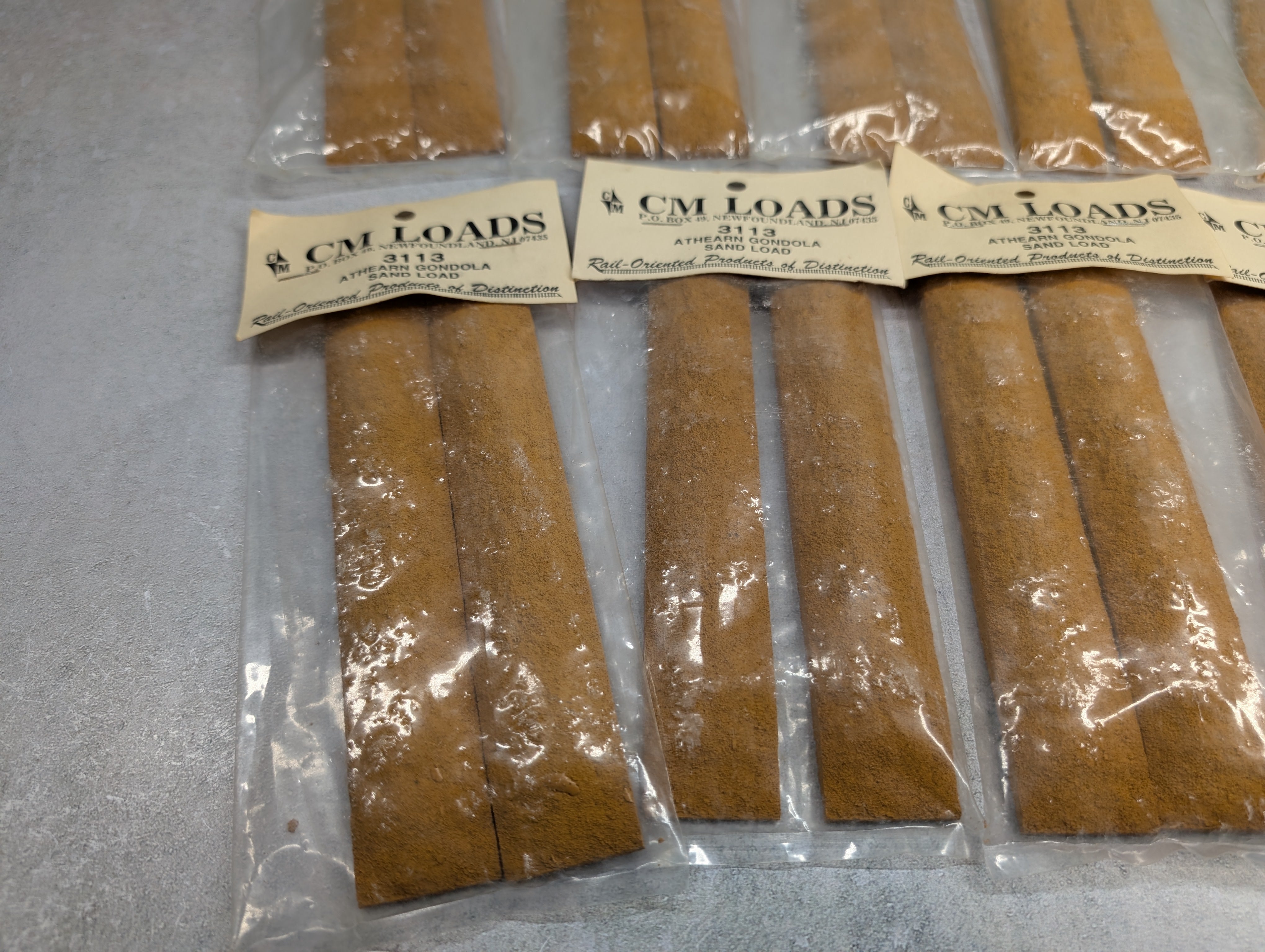 CM Loads 3113 HO Scale Sand Loads for Athearn Gondola (18 pcs)