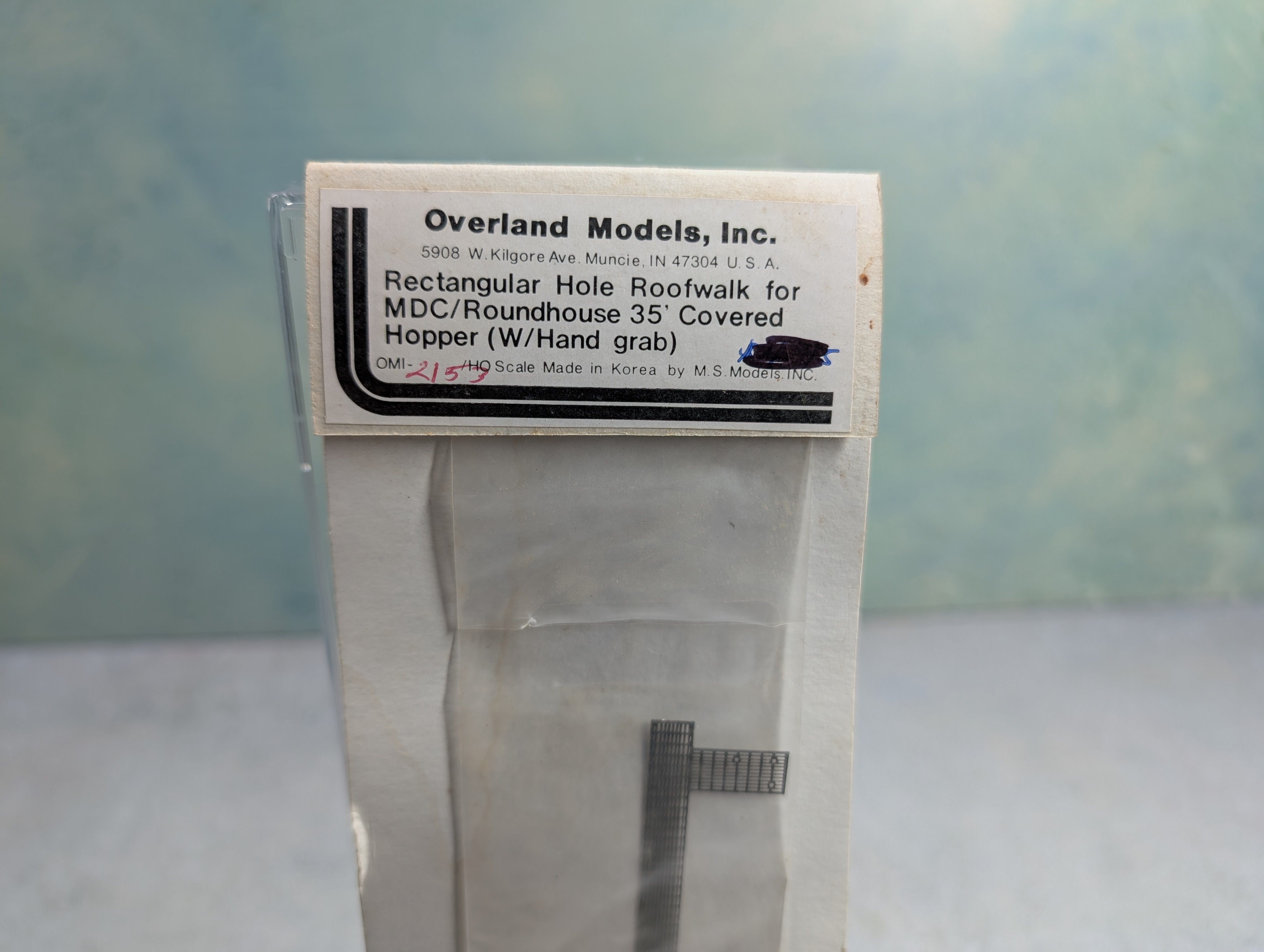 Overland Models 2153 HO Scale Rectangular Hole Roofwalk for MDC/Roundhouse 35' Covered Hopper w/ Hand Grabs (1 pc)
