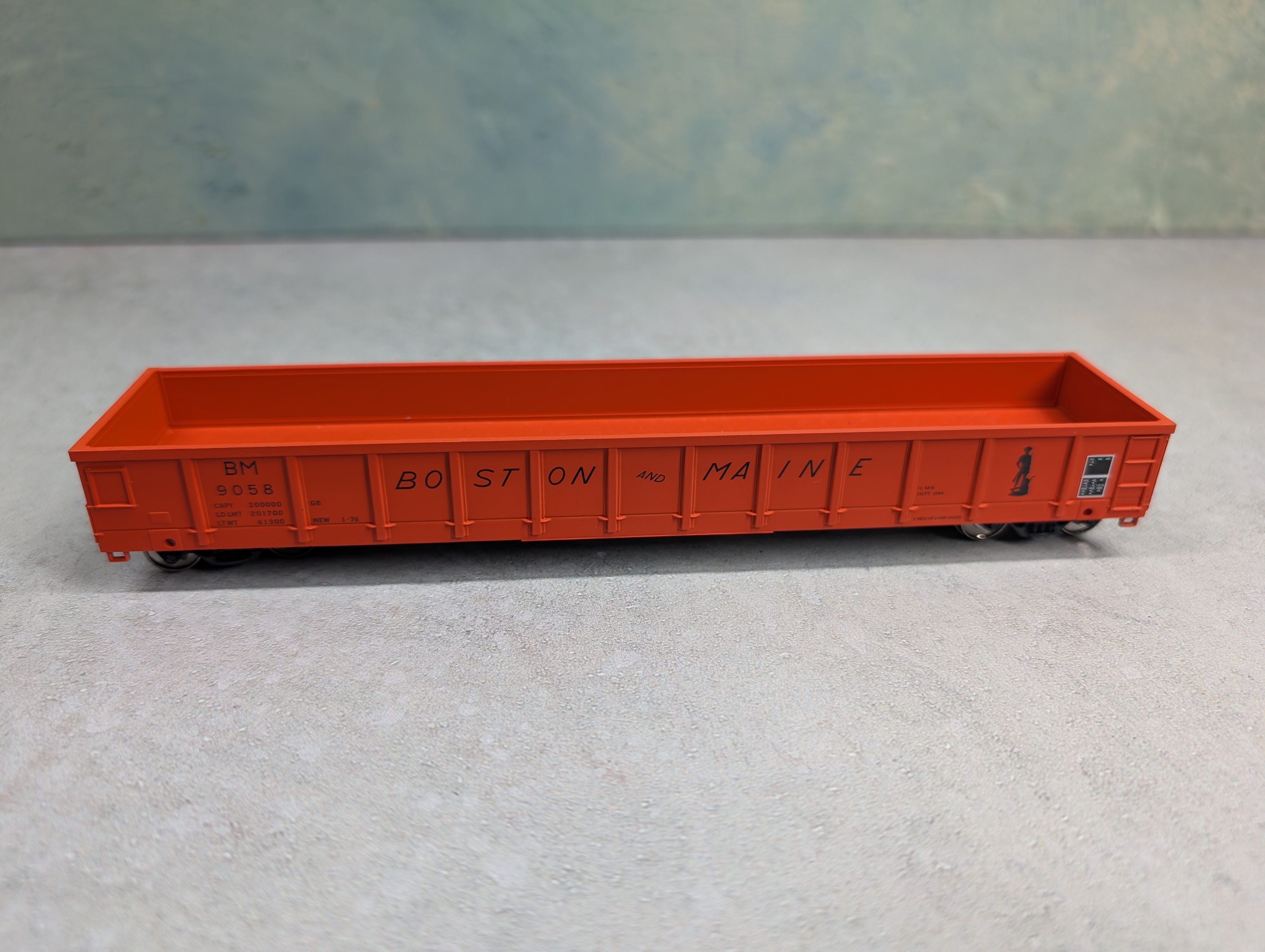 USED Atlas HO Scale 53' Gondola Boston and Maine BM #9058