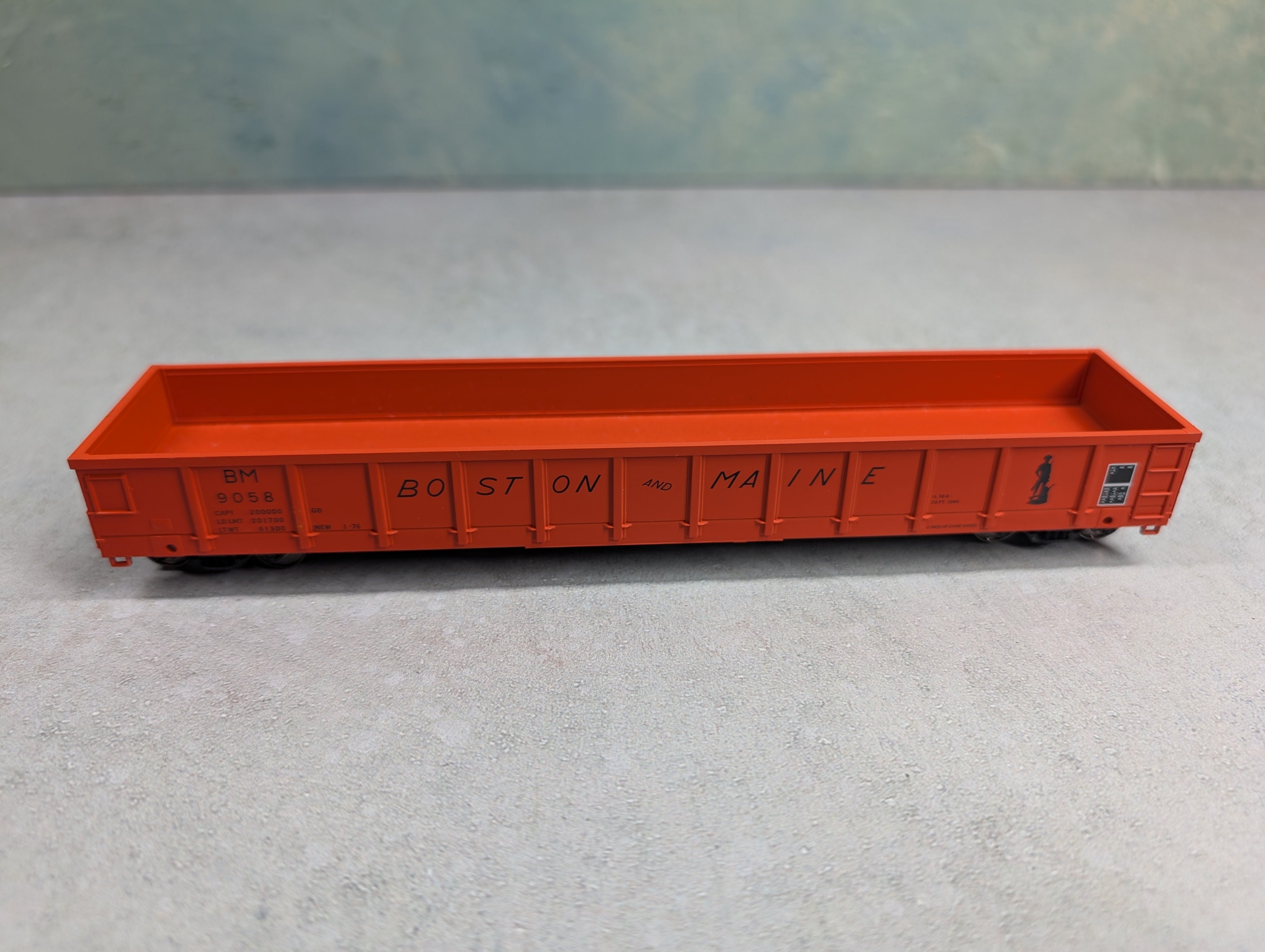USED Atlas HO Scale 53' Gondola Boston and Maine BM #9058