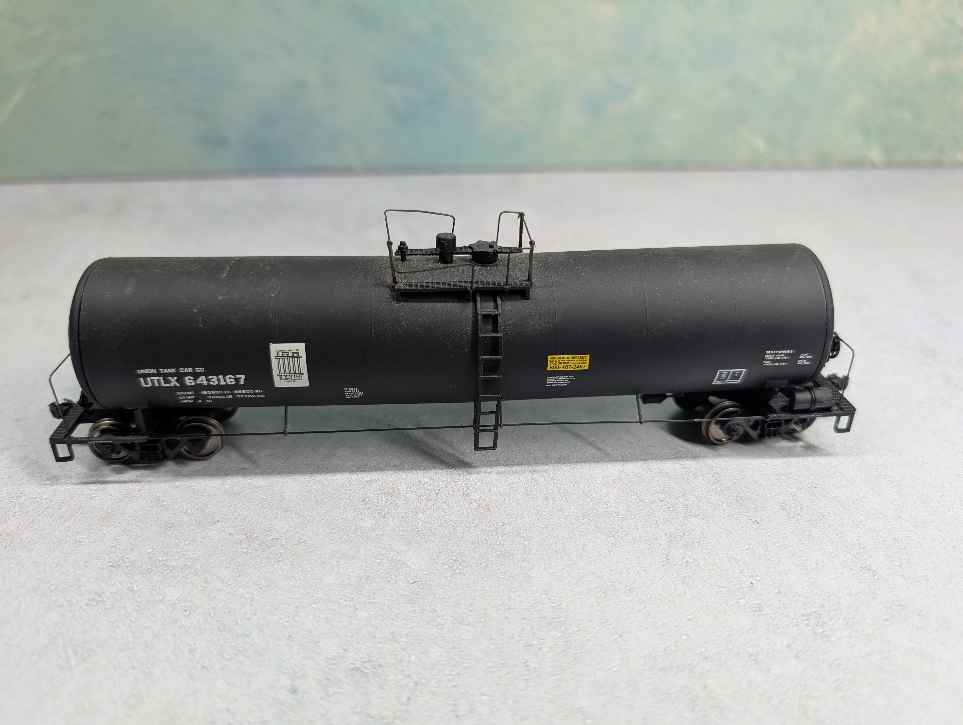 USED Walthers HO Scale Tank Car UTLX #643167 100 Anniversary