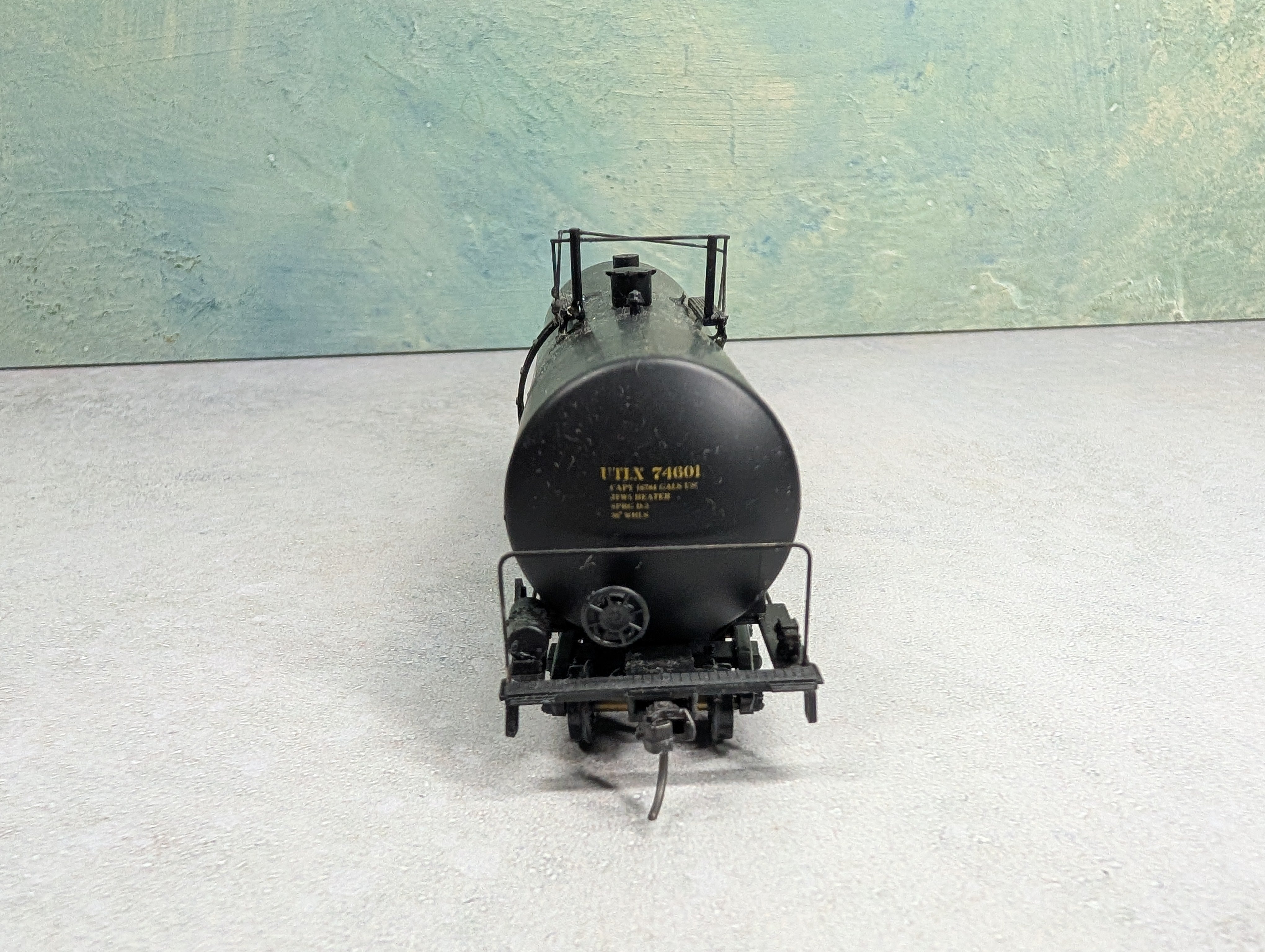 USED HO Scale Tank Car UTLX #74601