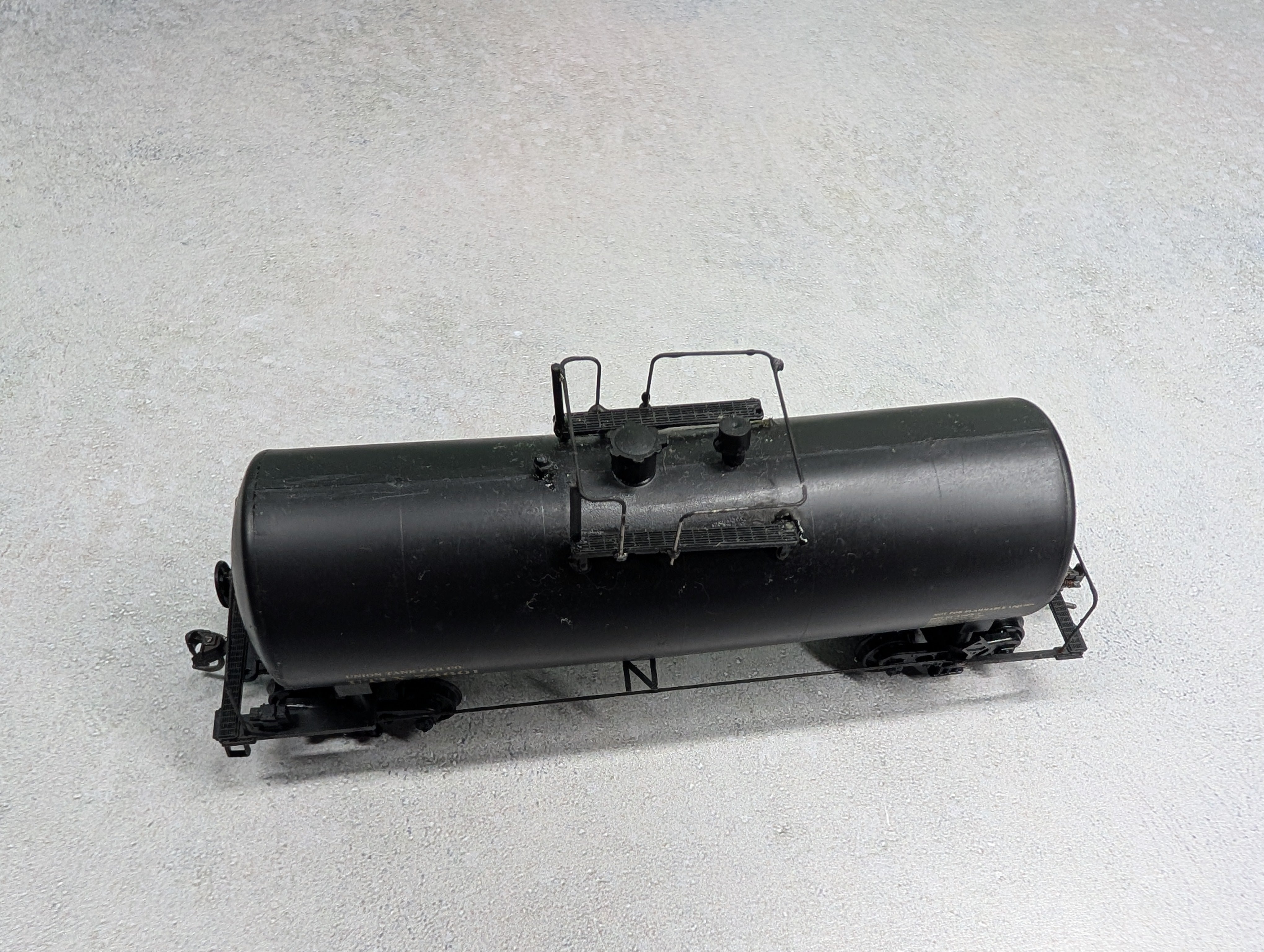 USED HO Scale Tank Car UTLX #74601