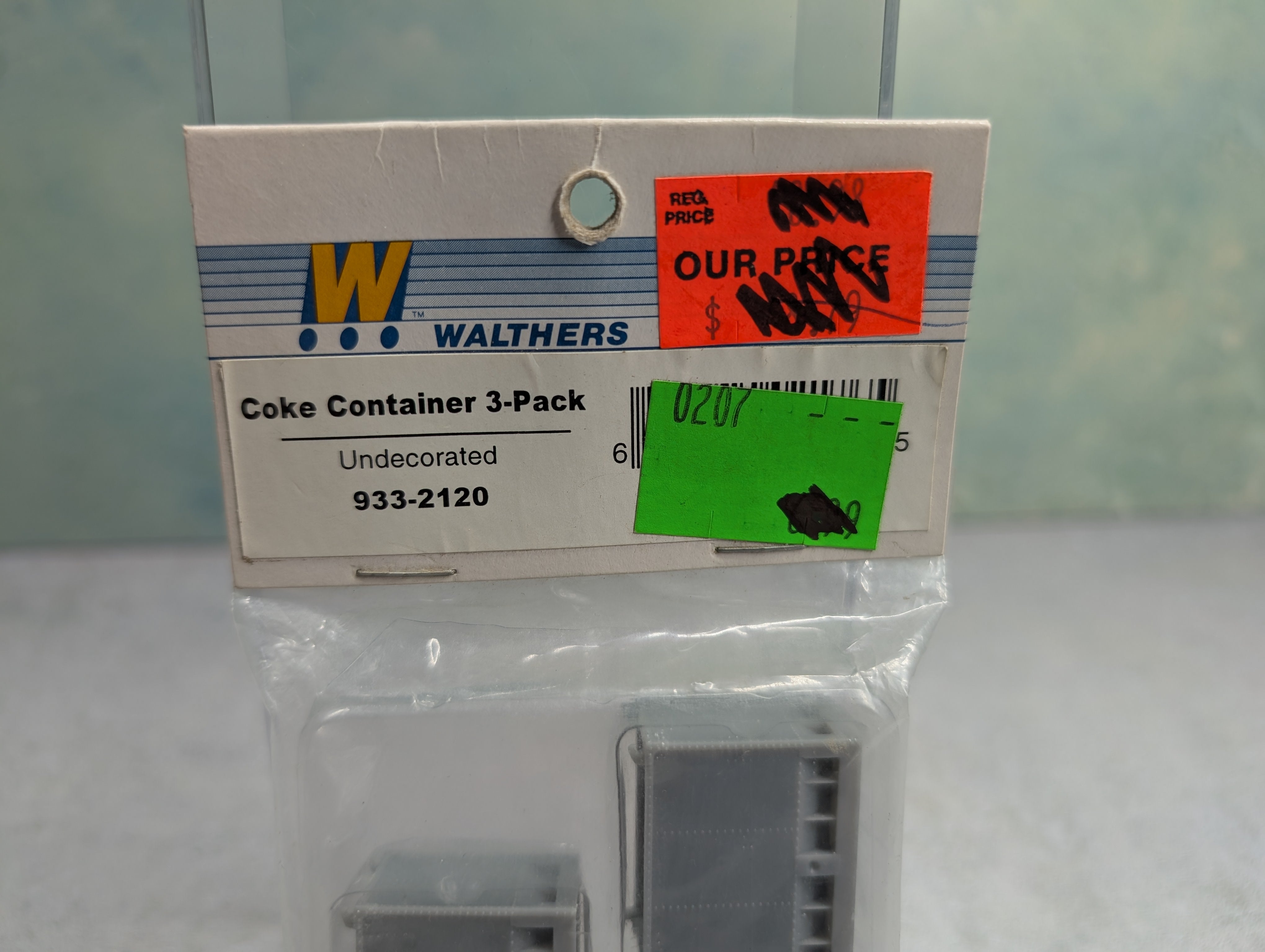 Walthers 933-2120 HO Scale Coke Container Undecorated Gray (3 pcs)