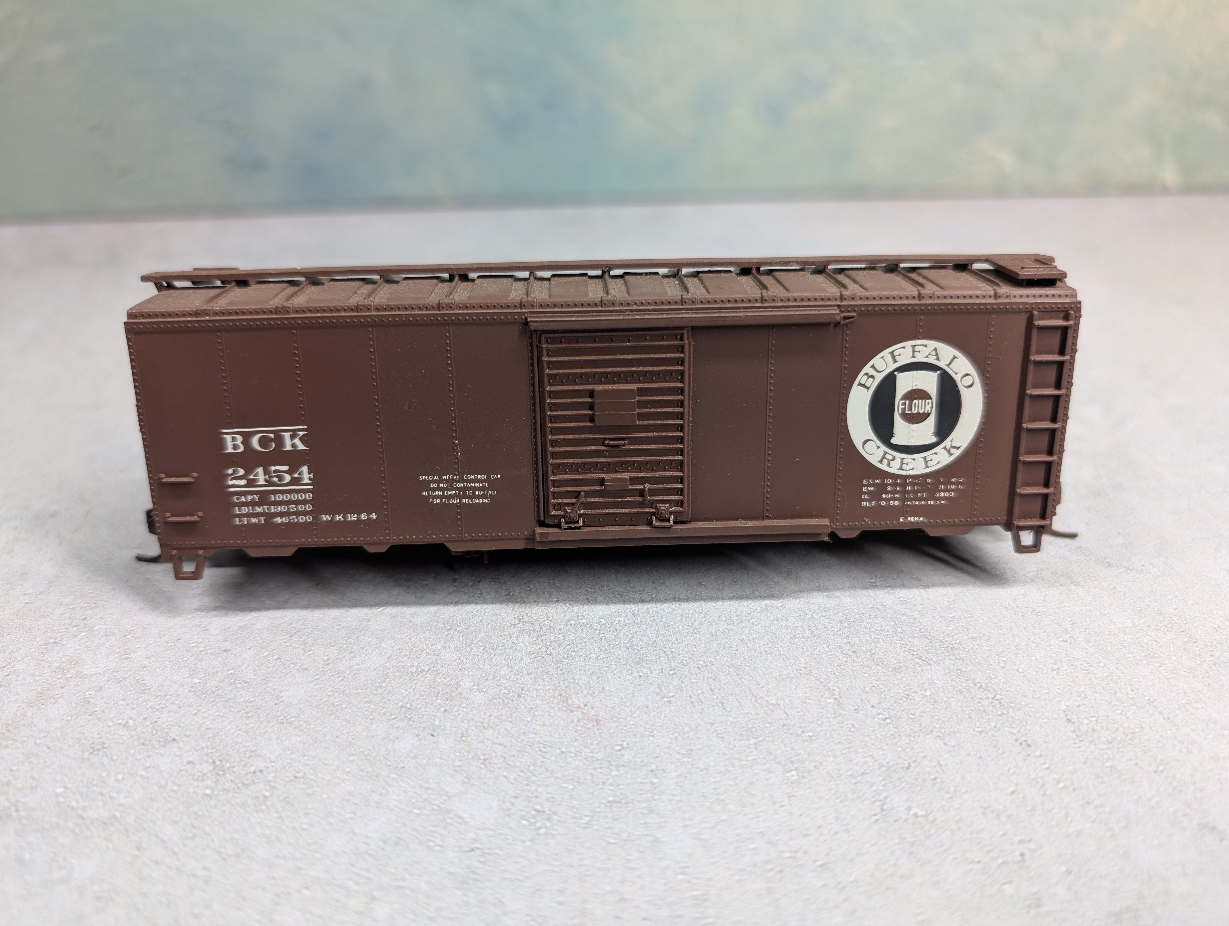 USED HO Scale 40' Box Car Buffalo Creek Flour BCK #2454 No Trucks