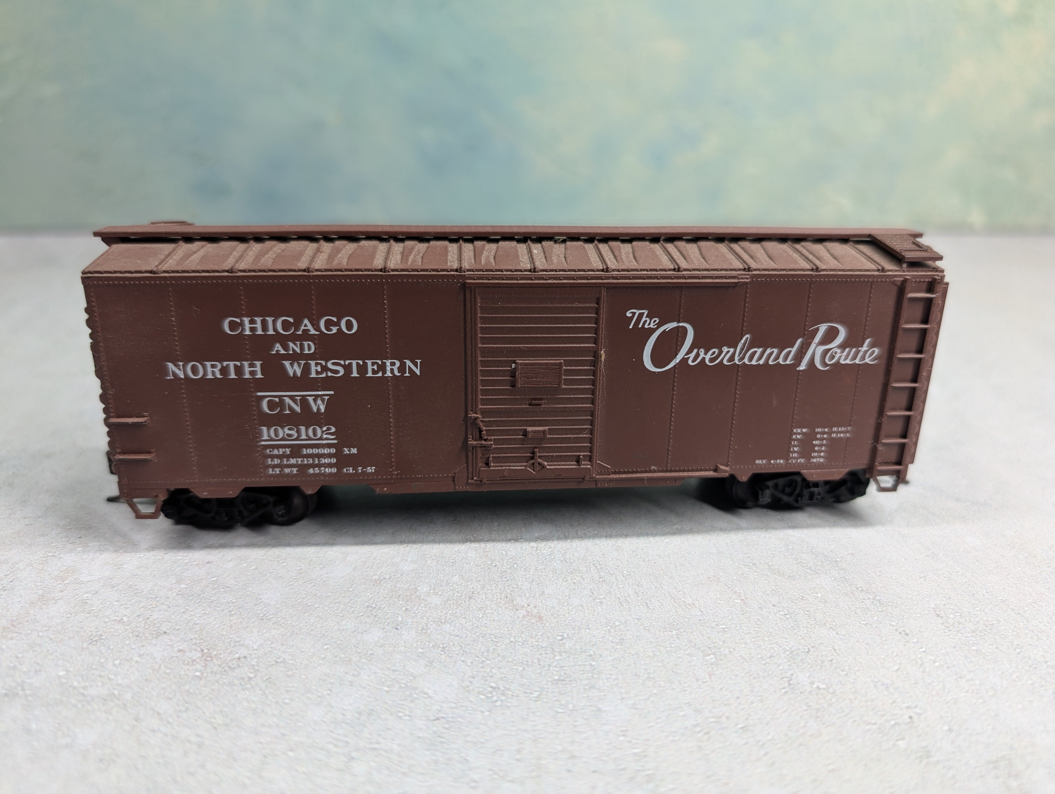 USED Accurail HO Scale 40' Box Car Chicago & North Western CNW #108102