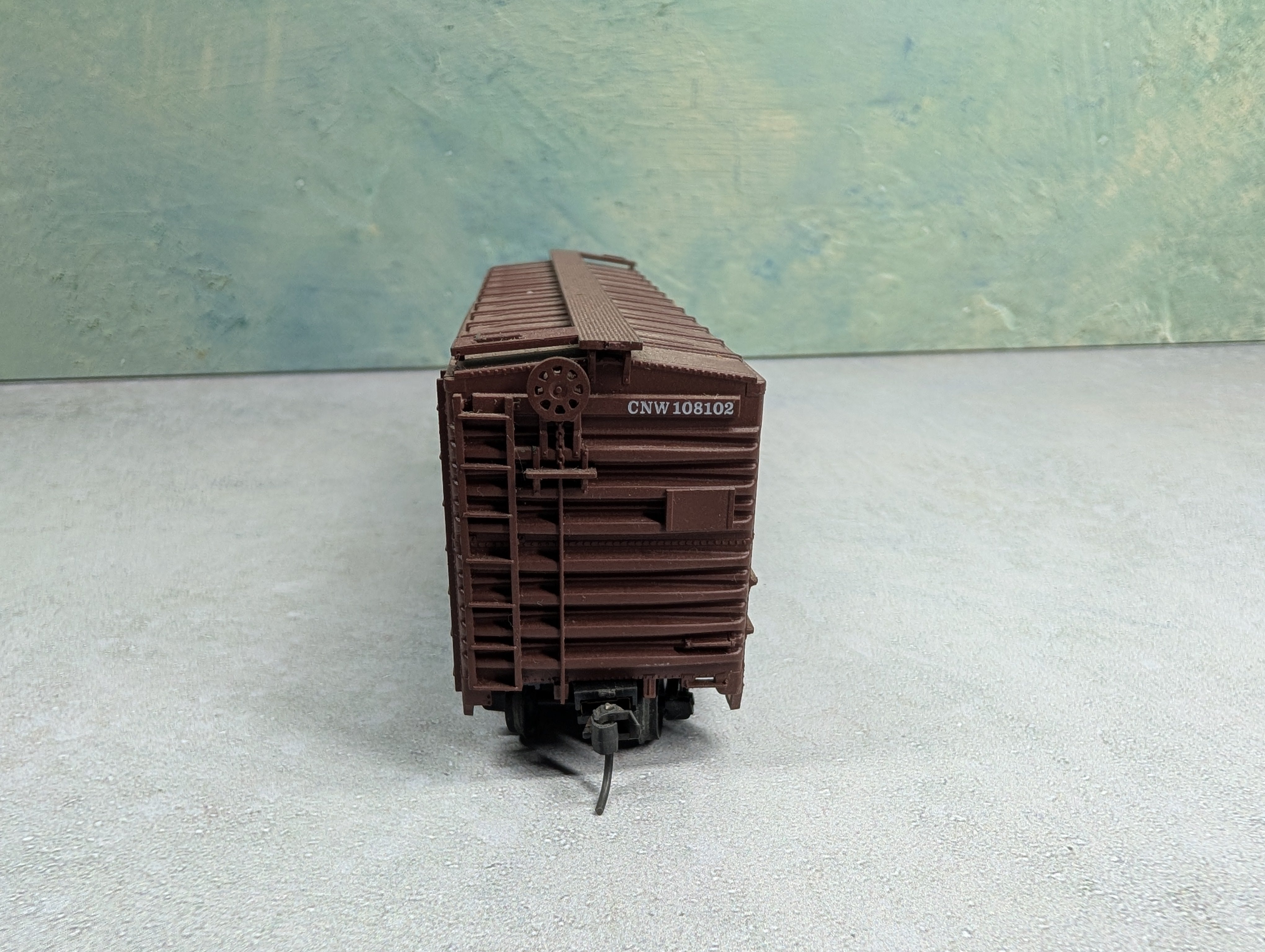 USED Accurail HO Scale 40' Box Car Chicago & North Western CNW #108102