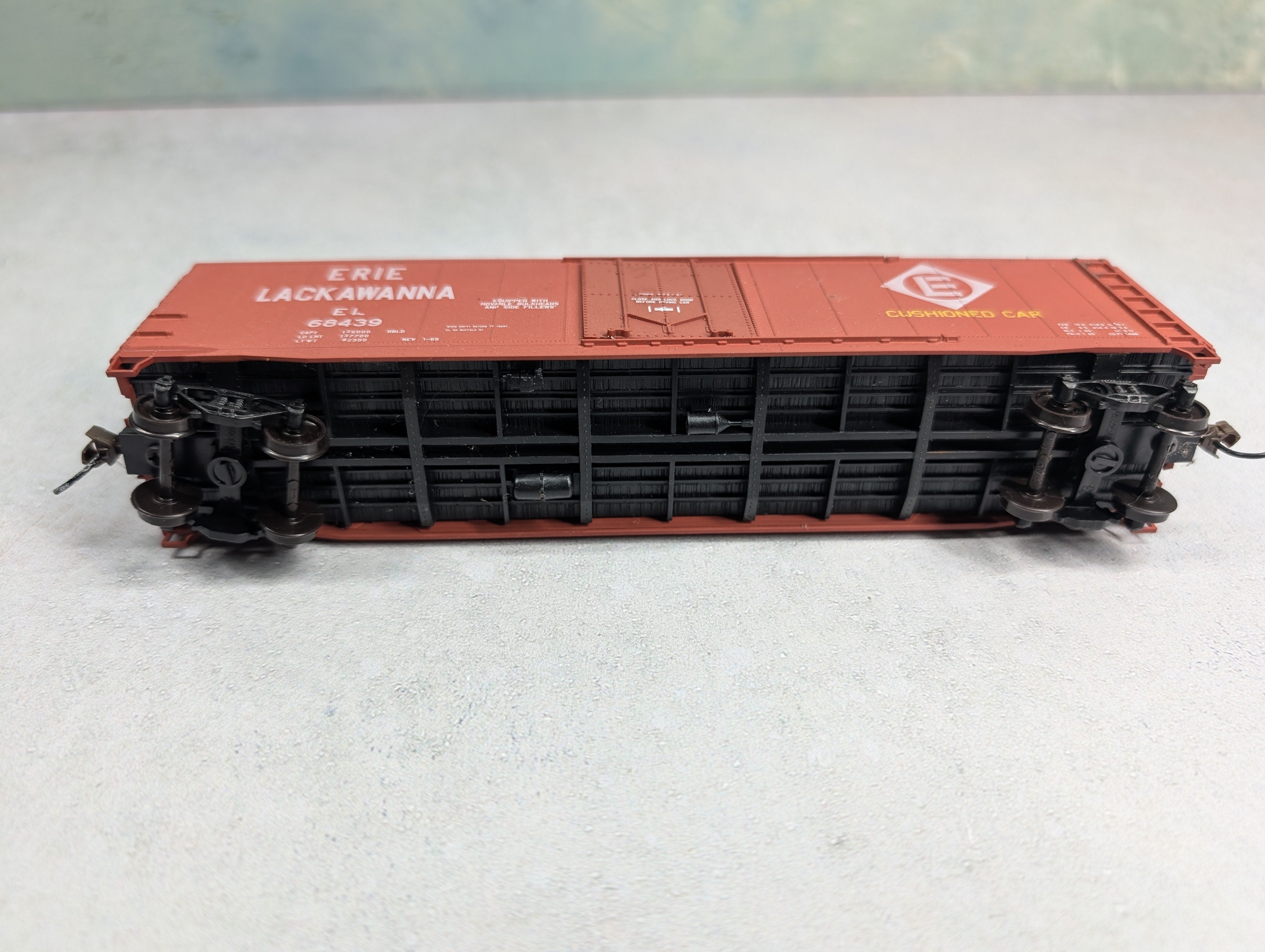 USED Accurail HO Scale 50' Box Car Erie Lackawanna EL #68439