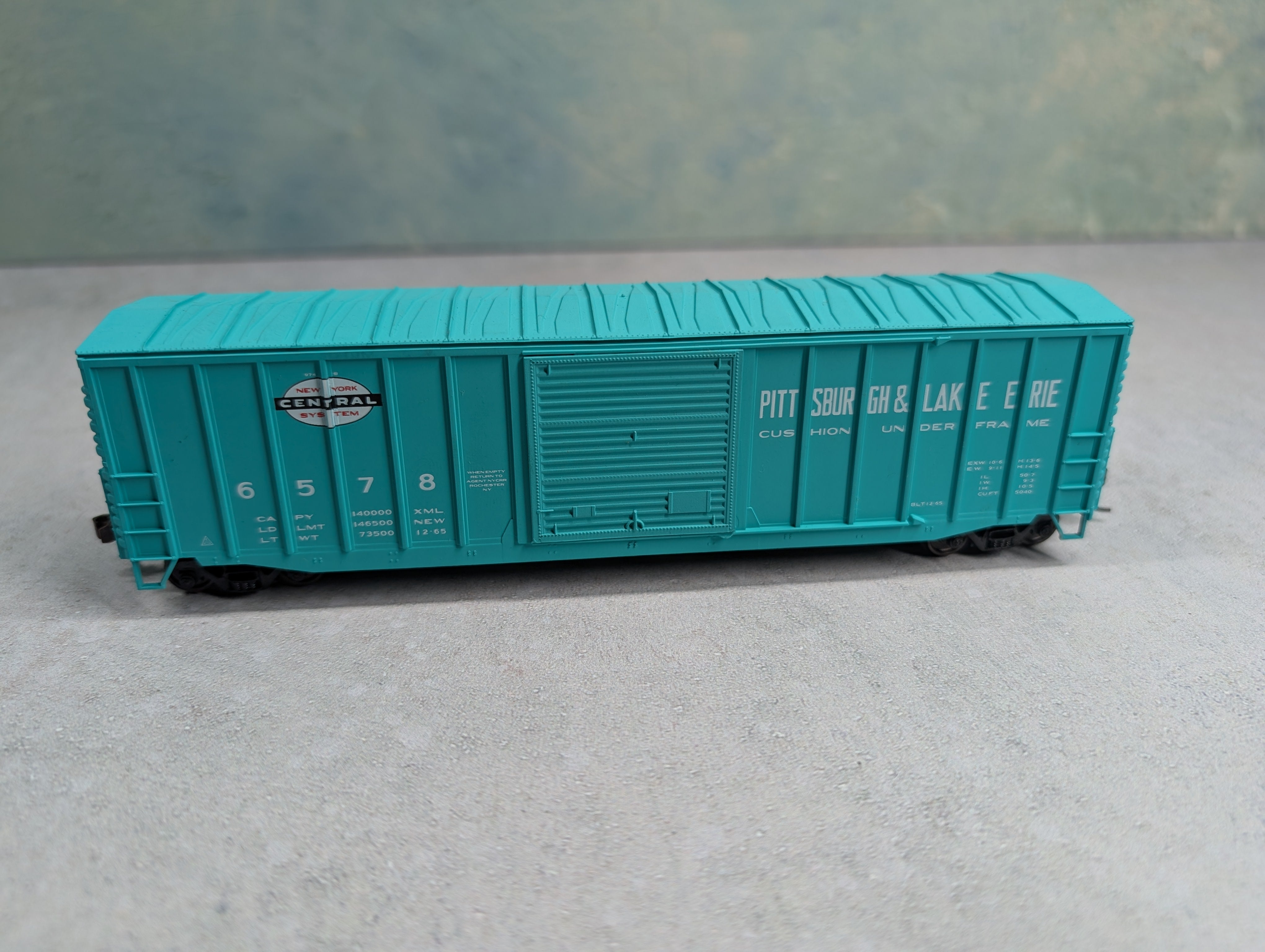 USED Accurail HO Scale 50' Box Car Pittsburgh and Lake Erie #6578