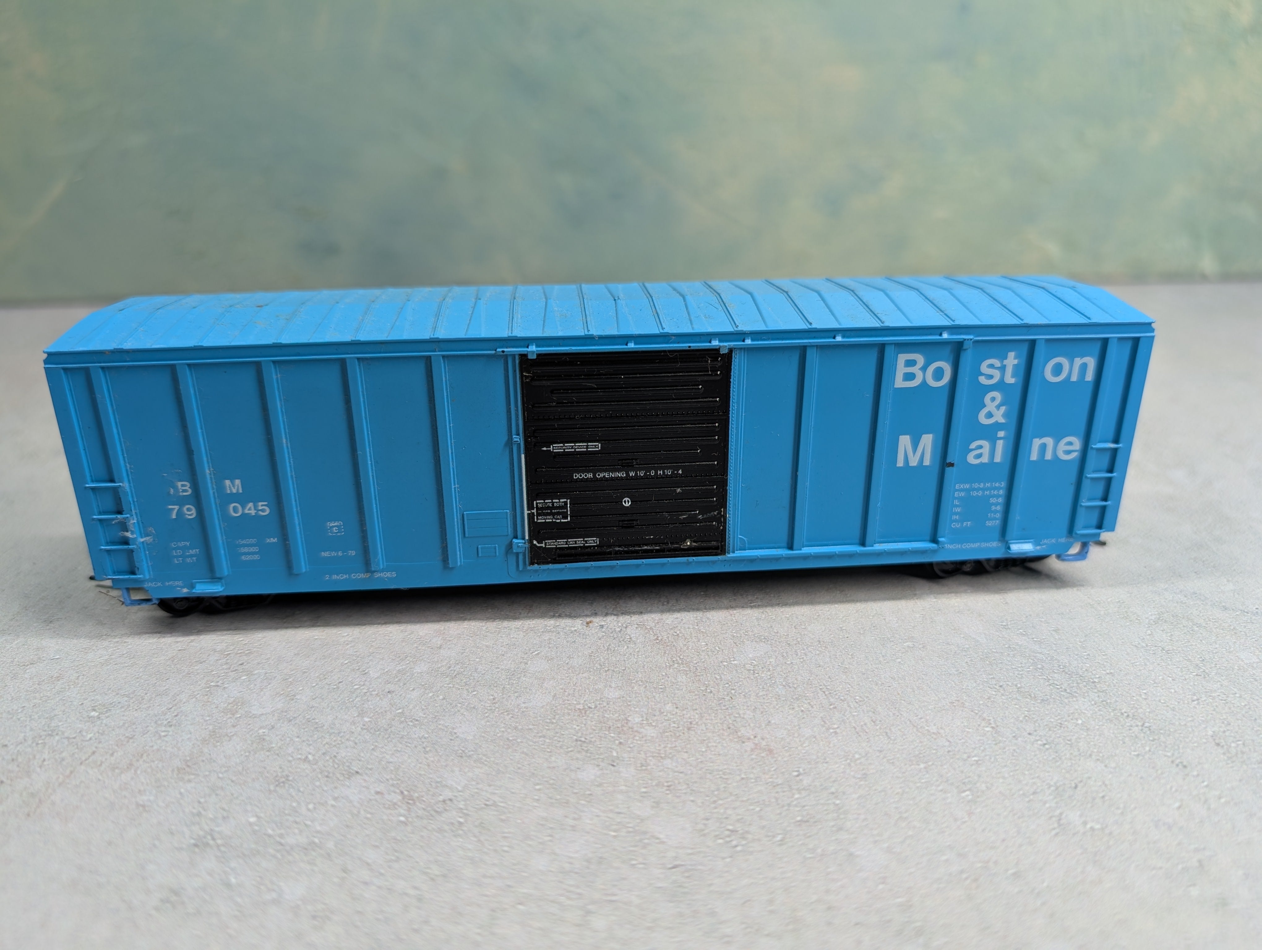 USED Roundhouse HO Scale 50' Box Car Boston and Maine BM #79045