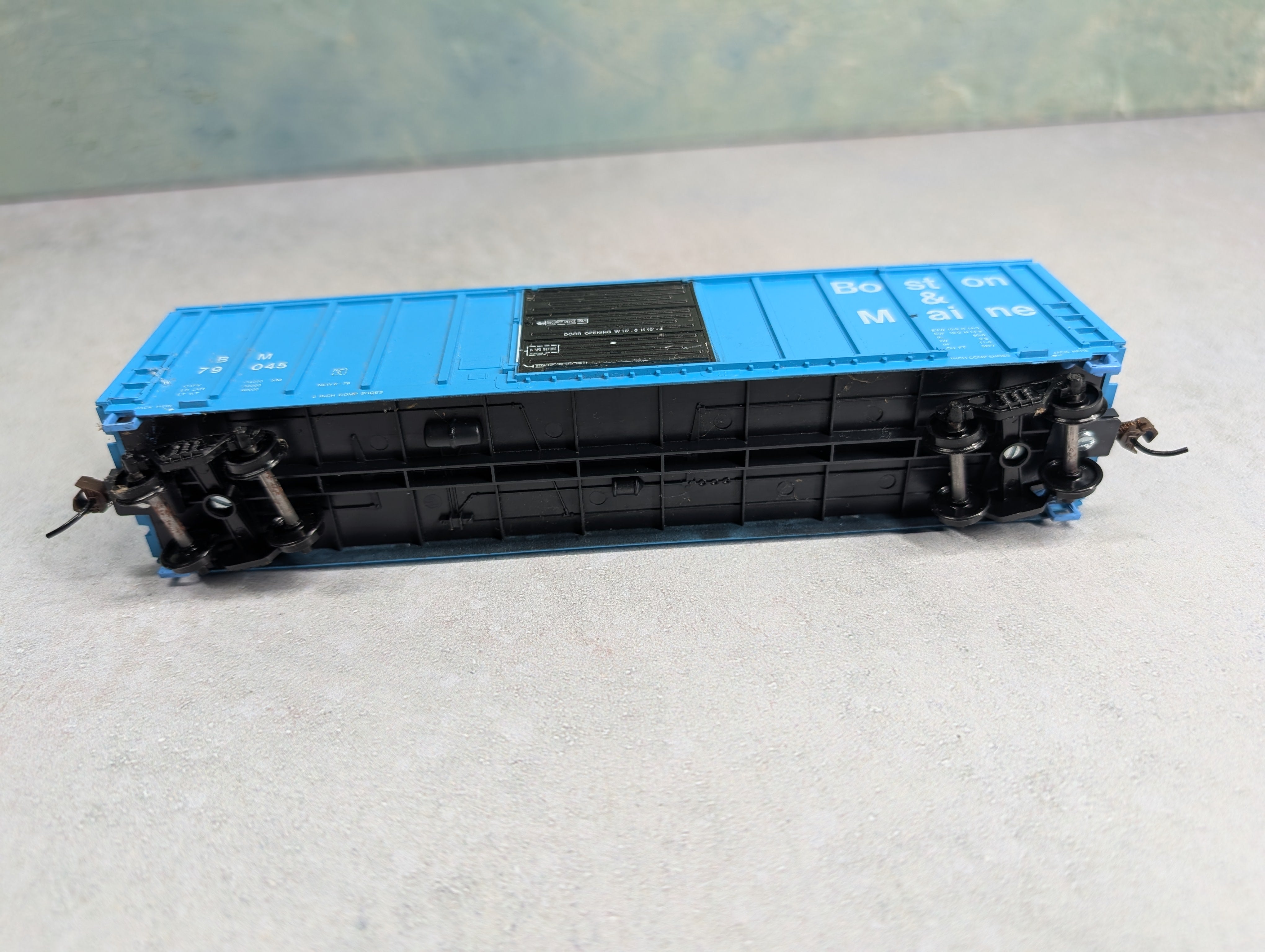 USED Roundhouse HO Scale 50' Box Car Boston and Maine BM #79045