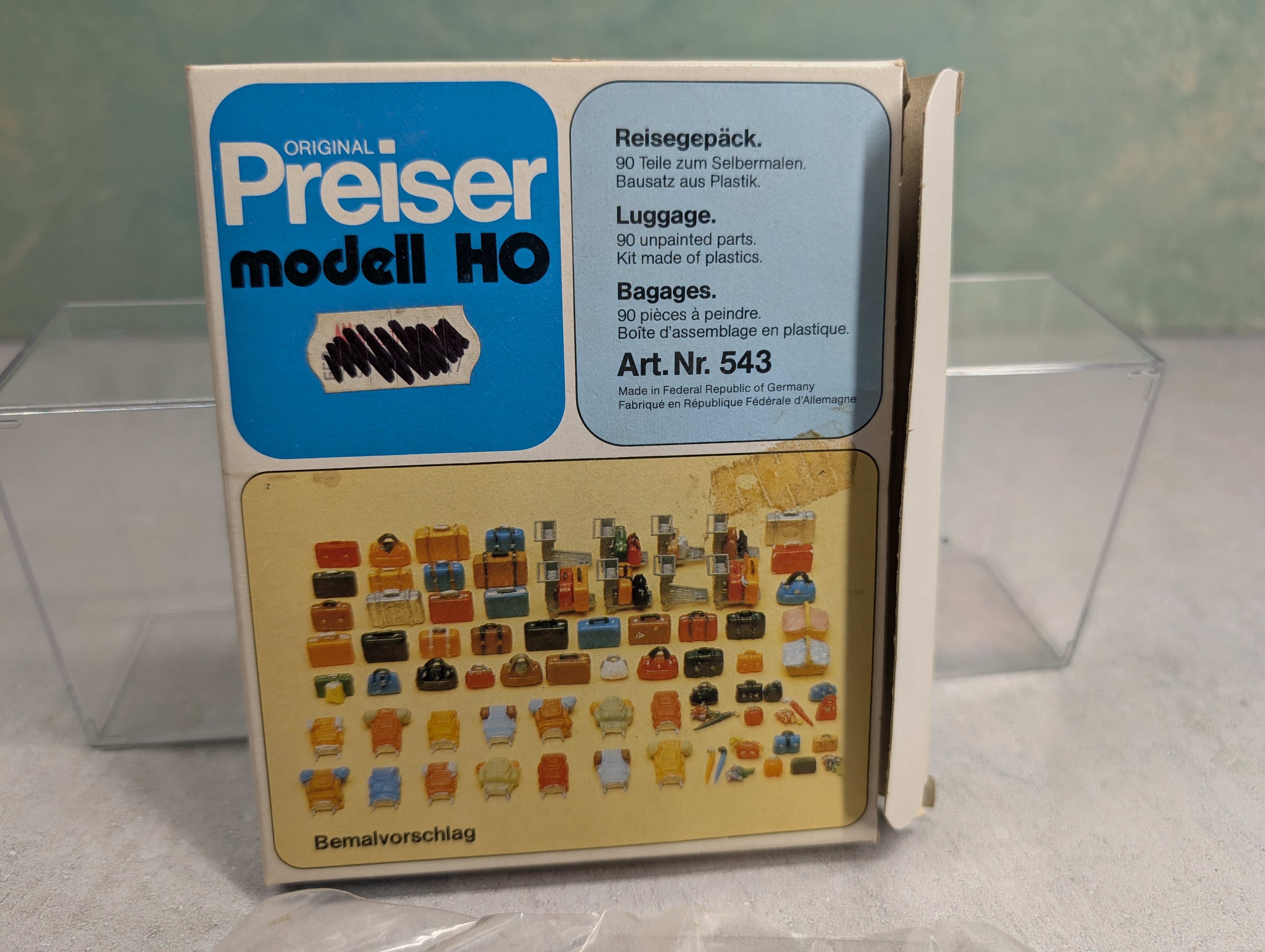 Preiser 543 HO Scale Luggage (90 pcs)