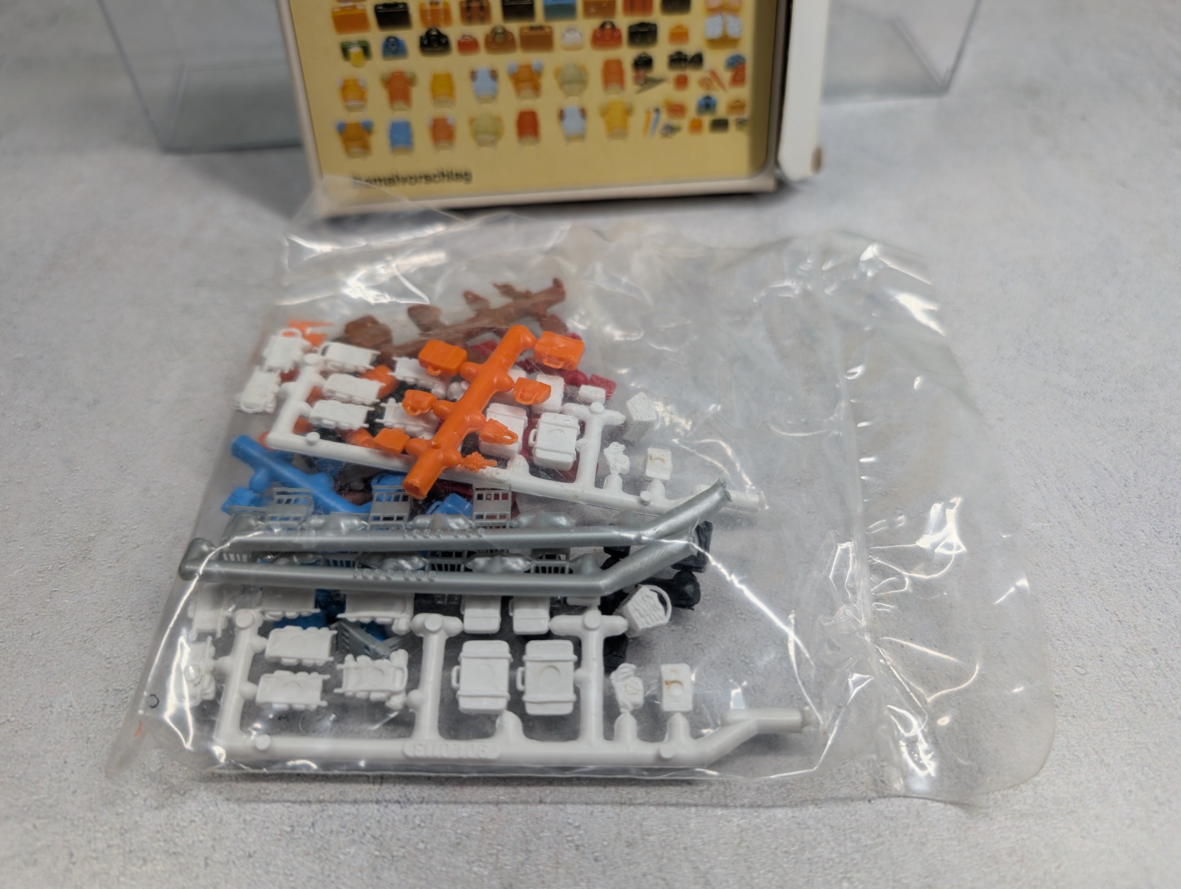 Preiser 543 HO Scale Luggage (90 pcs)