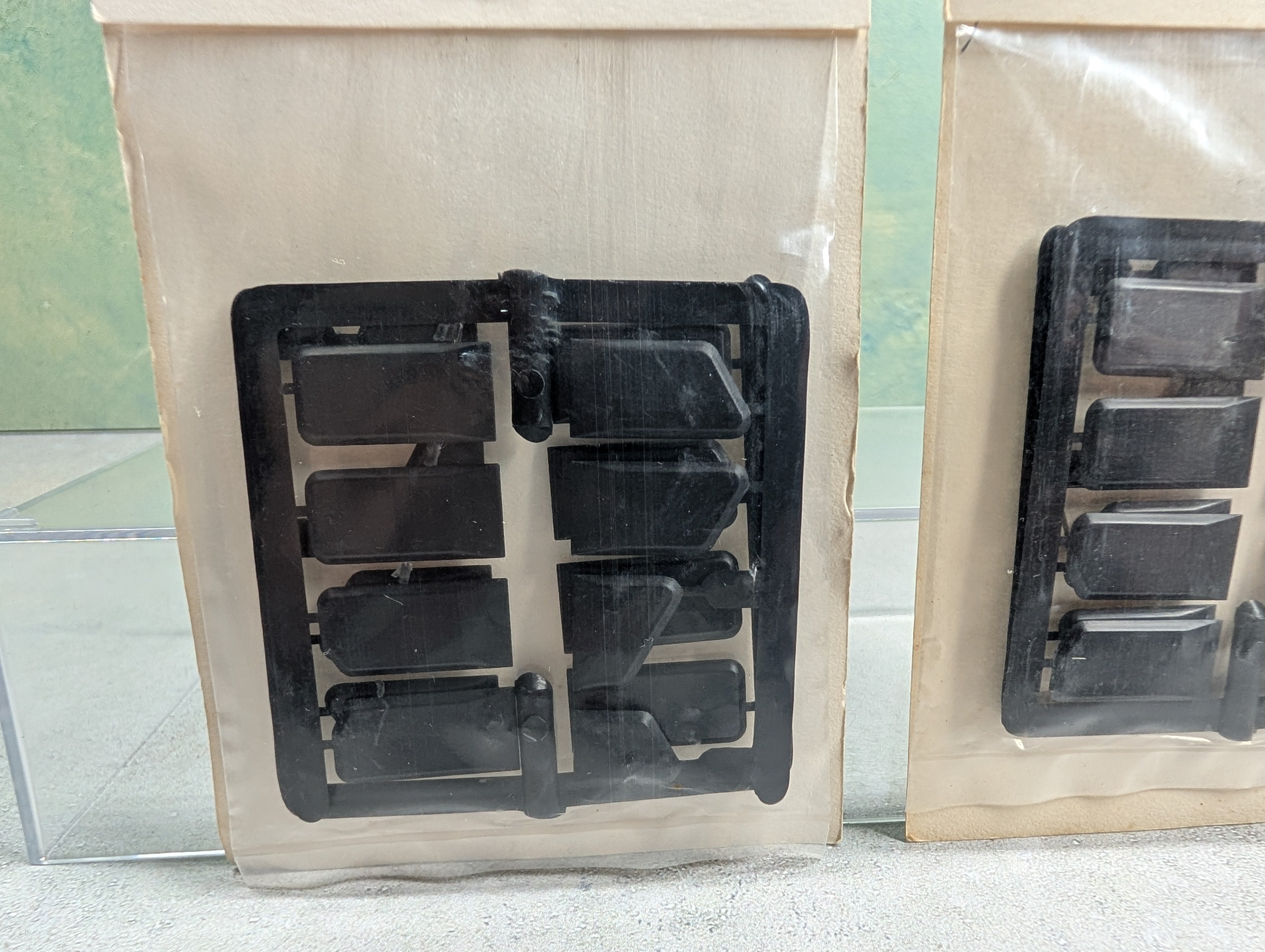Pikestuff 4000 HO Scale Raised Panels for Hopper Sides, Black (32 pcs)