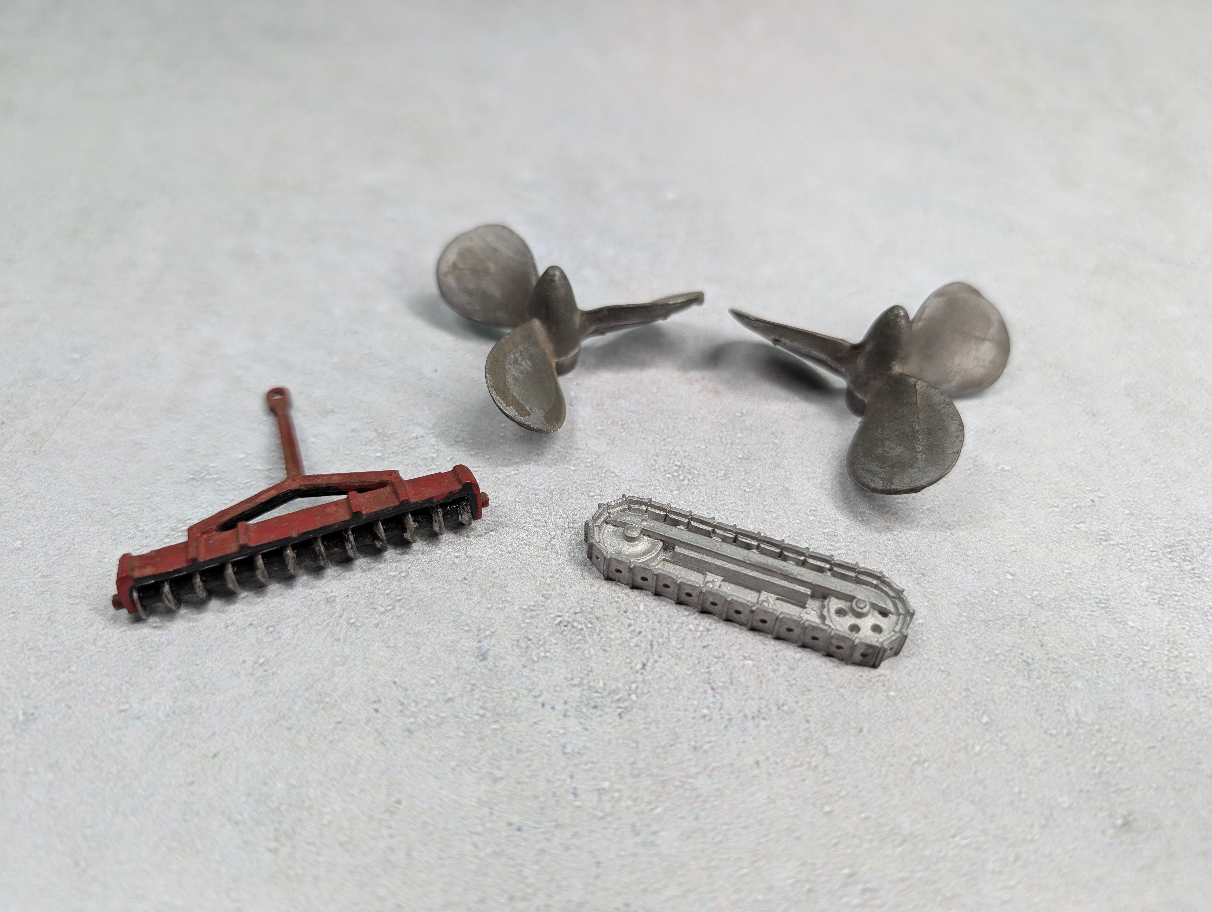 USED HO Scale Loads for Gondola or Hoppers (4 pcs)