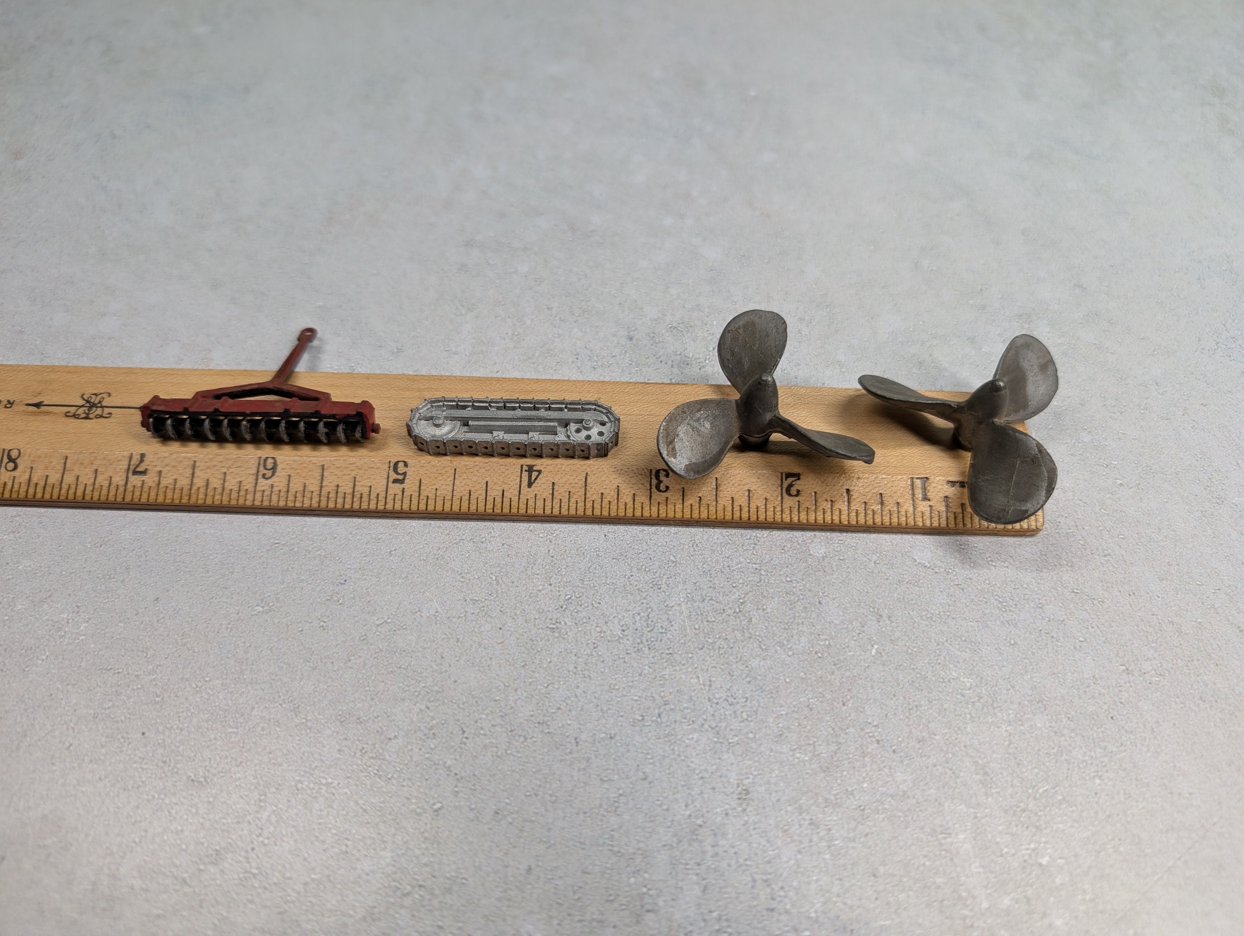 USED HO Scale Loads for Gondola or Hoppers (4 pcs)