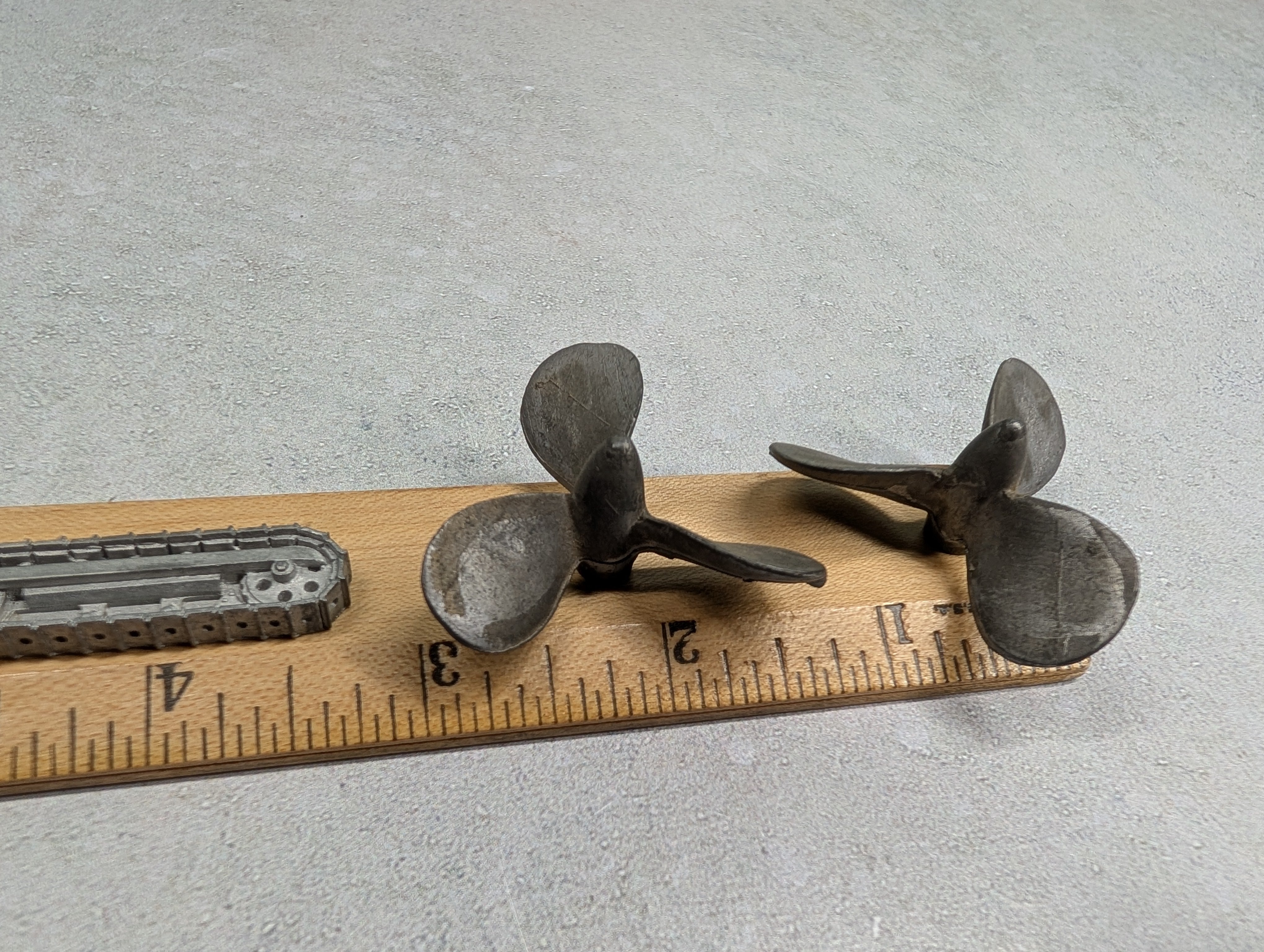 USED HO Scale Loads for Gondola or Hoppers (4 pcs)