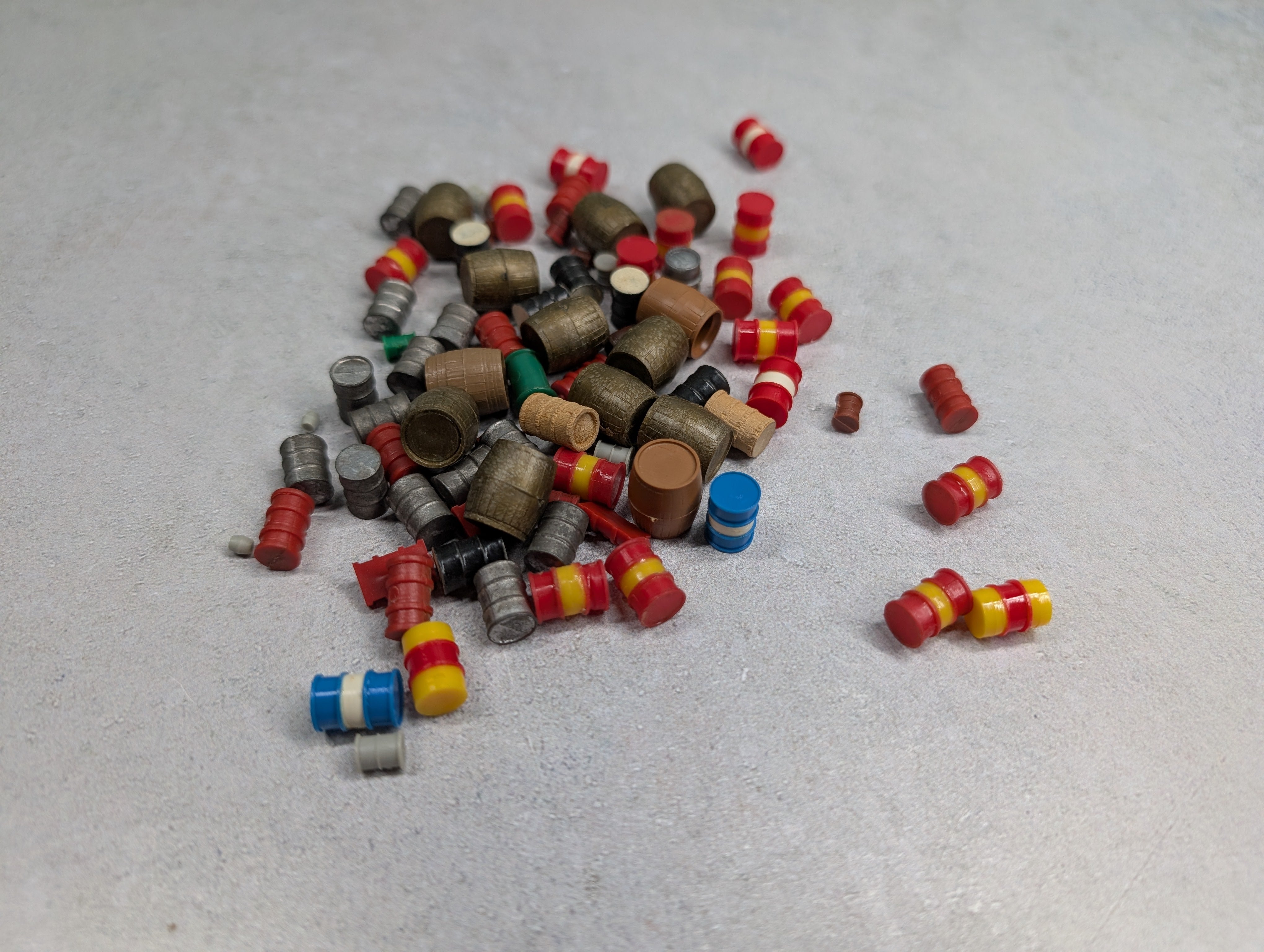 USED HO Scale Large Lot of Barrels (80 pcs)