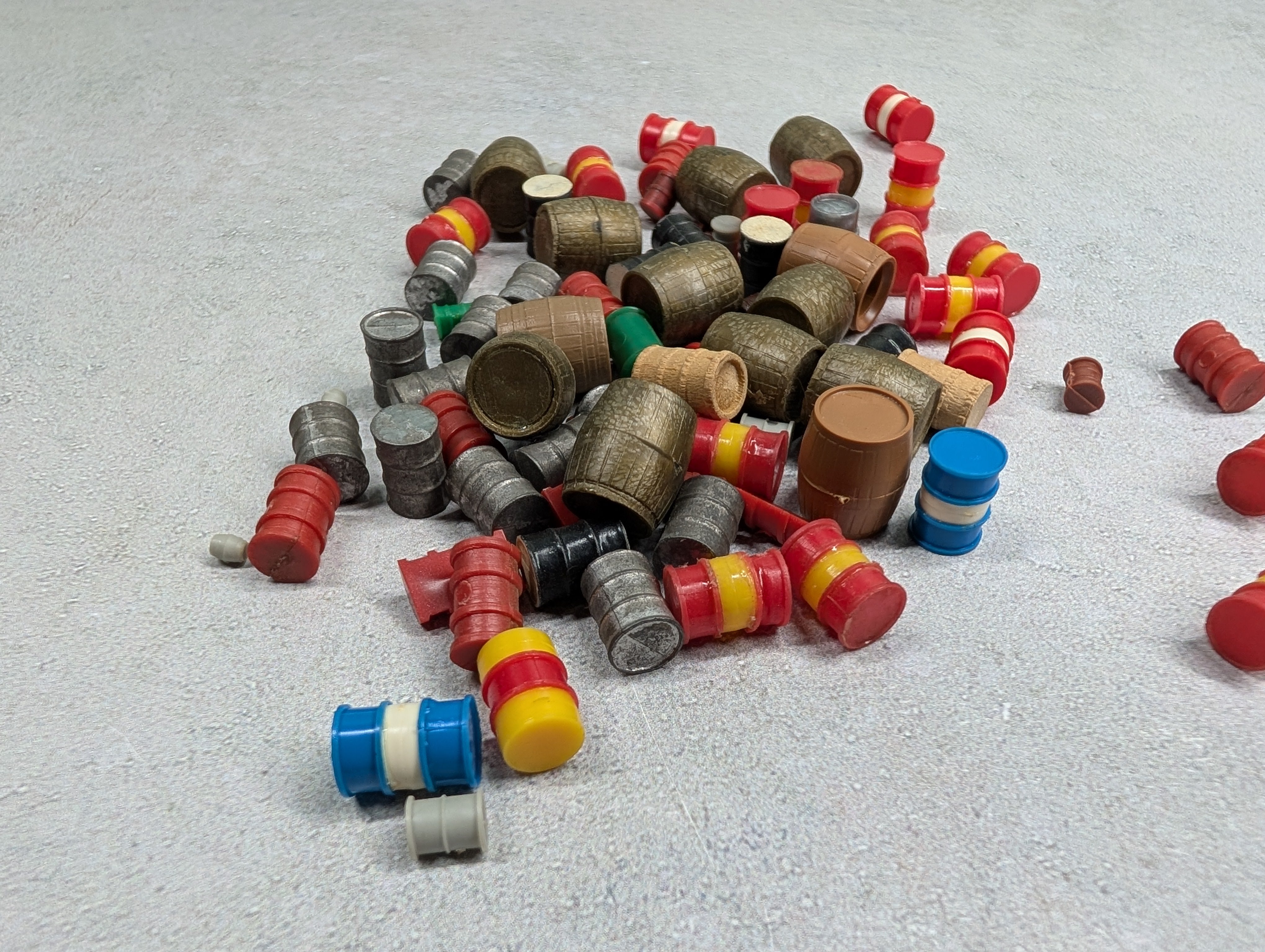 USED HO Scale Large Lot of Barrels (80 pcs)