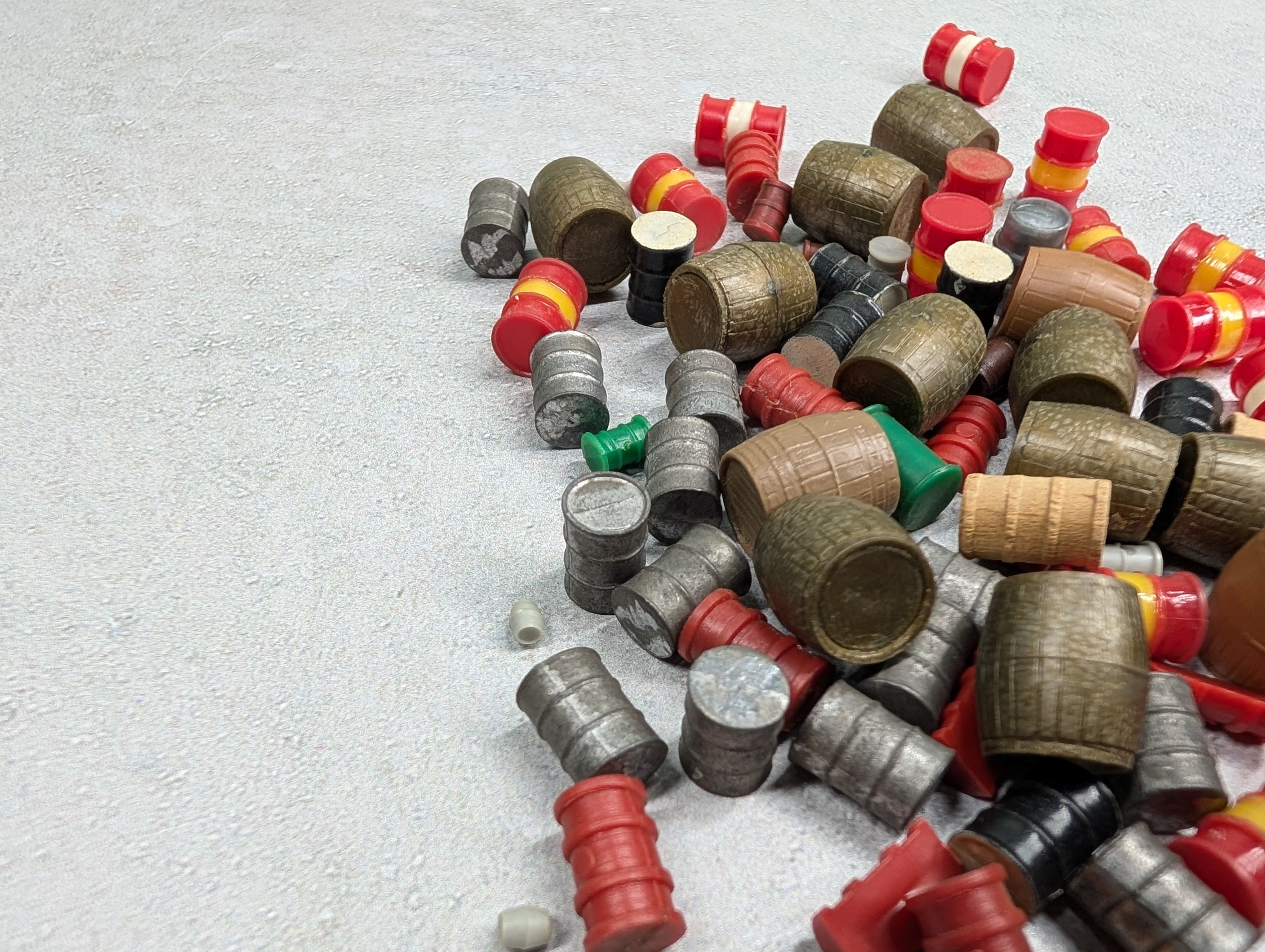 USED HO Scale Large Lot of Barrels (80 pcs)