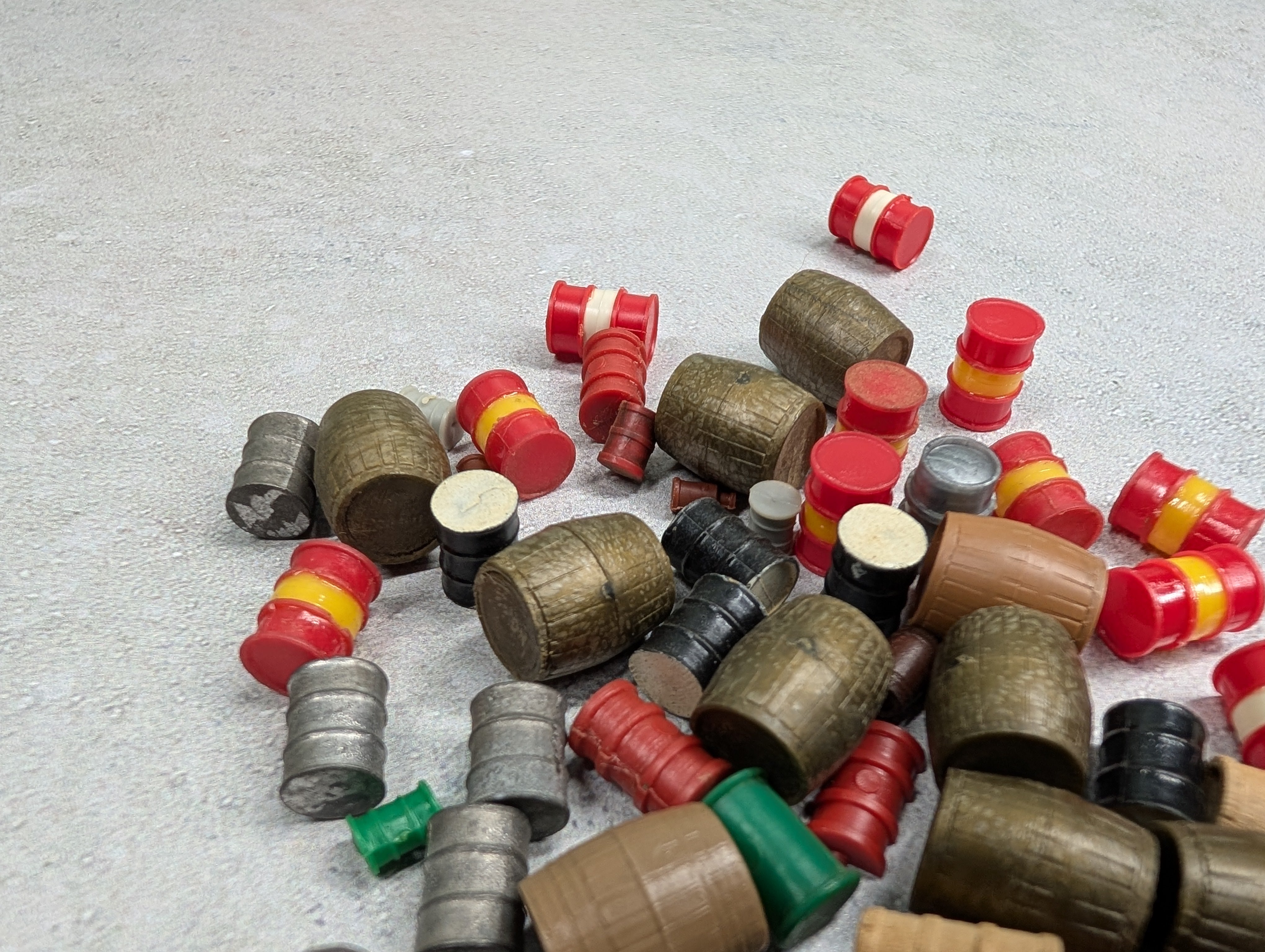 USED HO Scale Large Lot of Barrels (80 pcs)