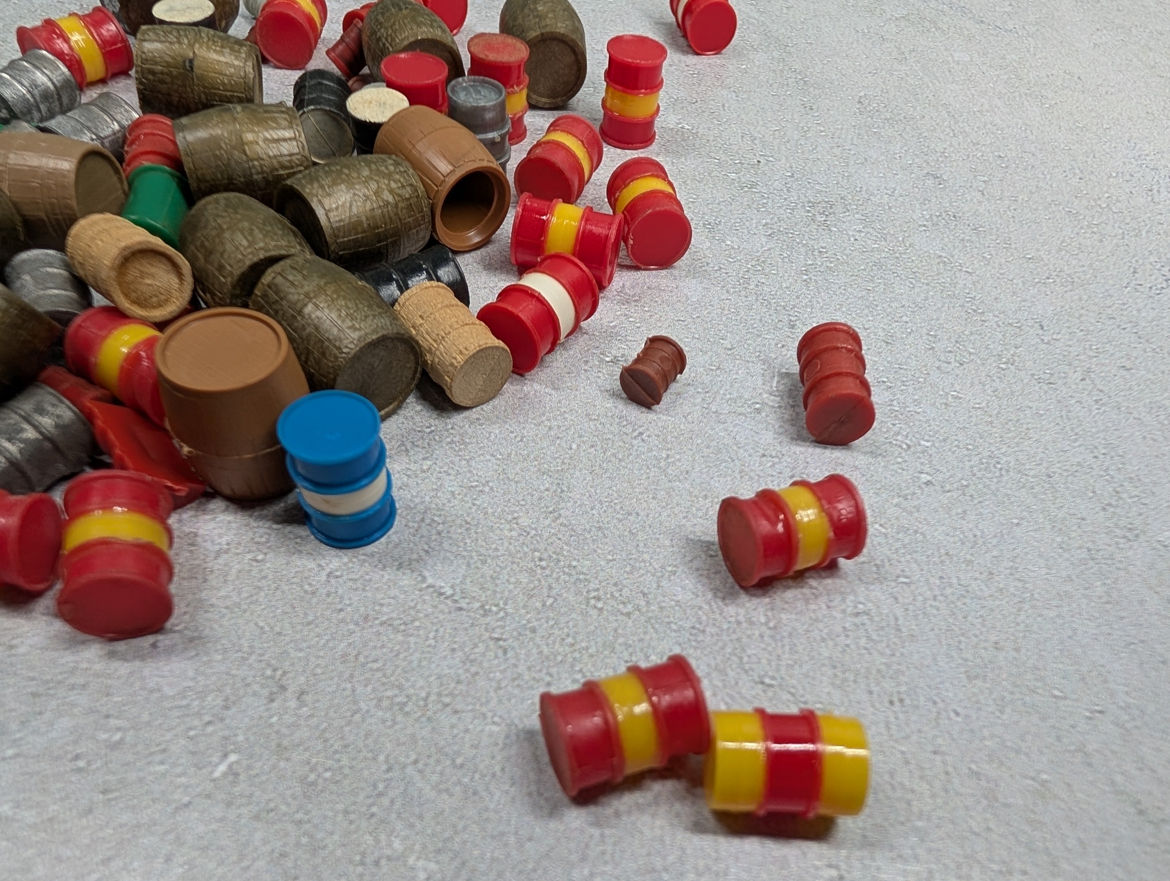 USED HO Scale Large Lot of Barrels (80 pcs)