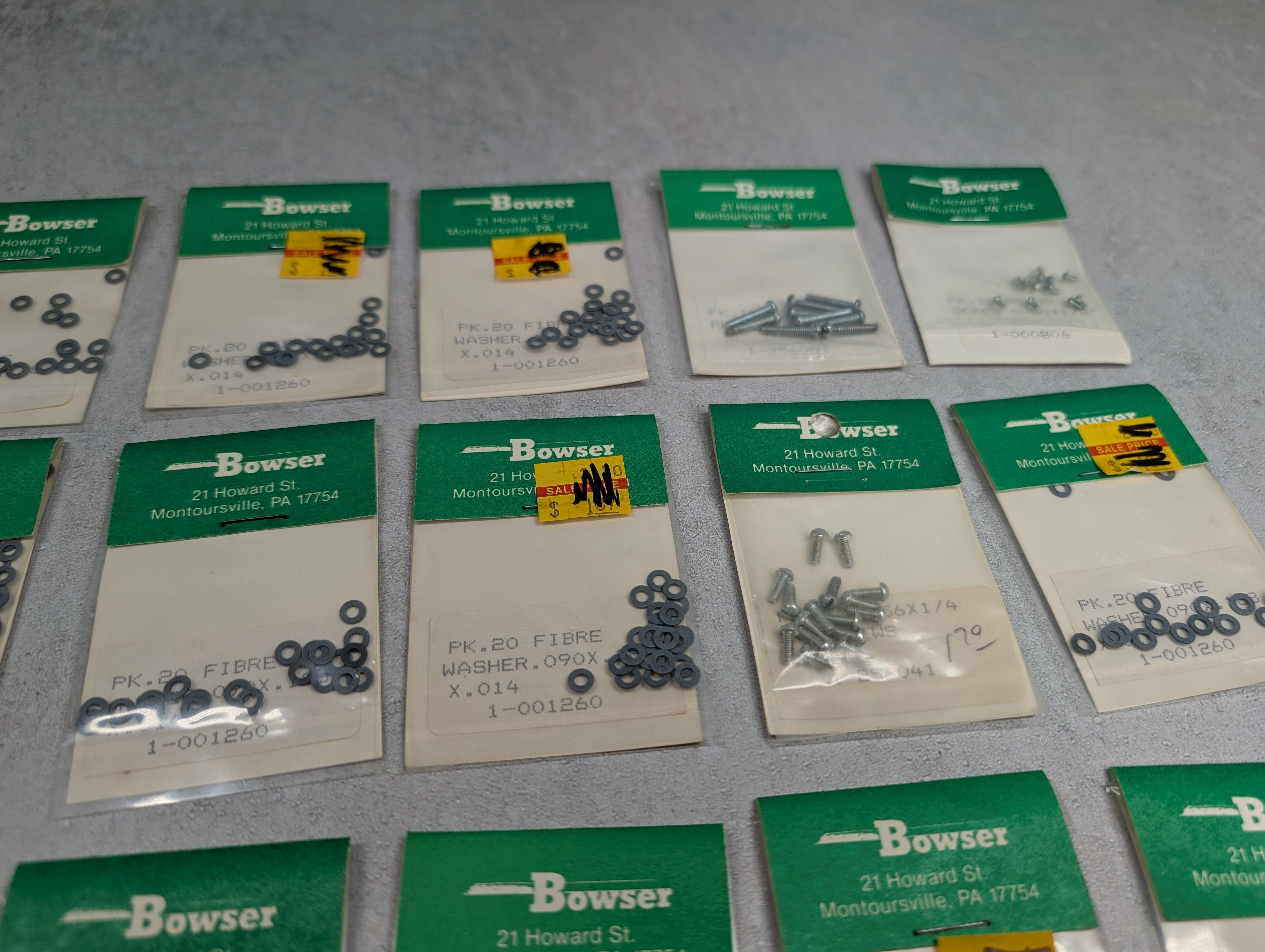 Bowser HO Scale Lot of Washers, Screws & More (22 pcs)