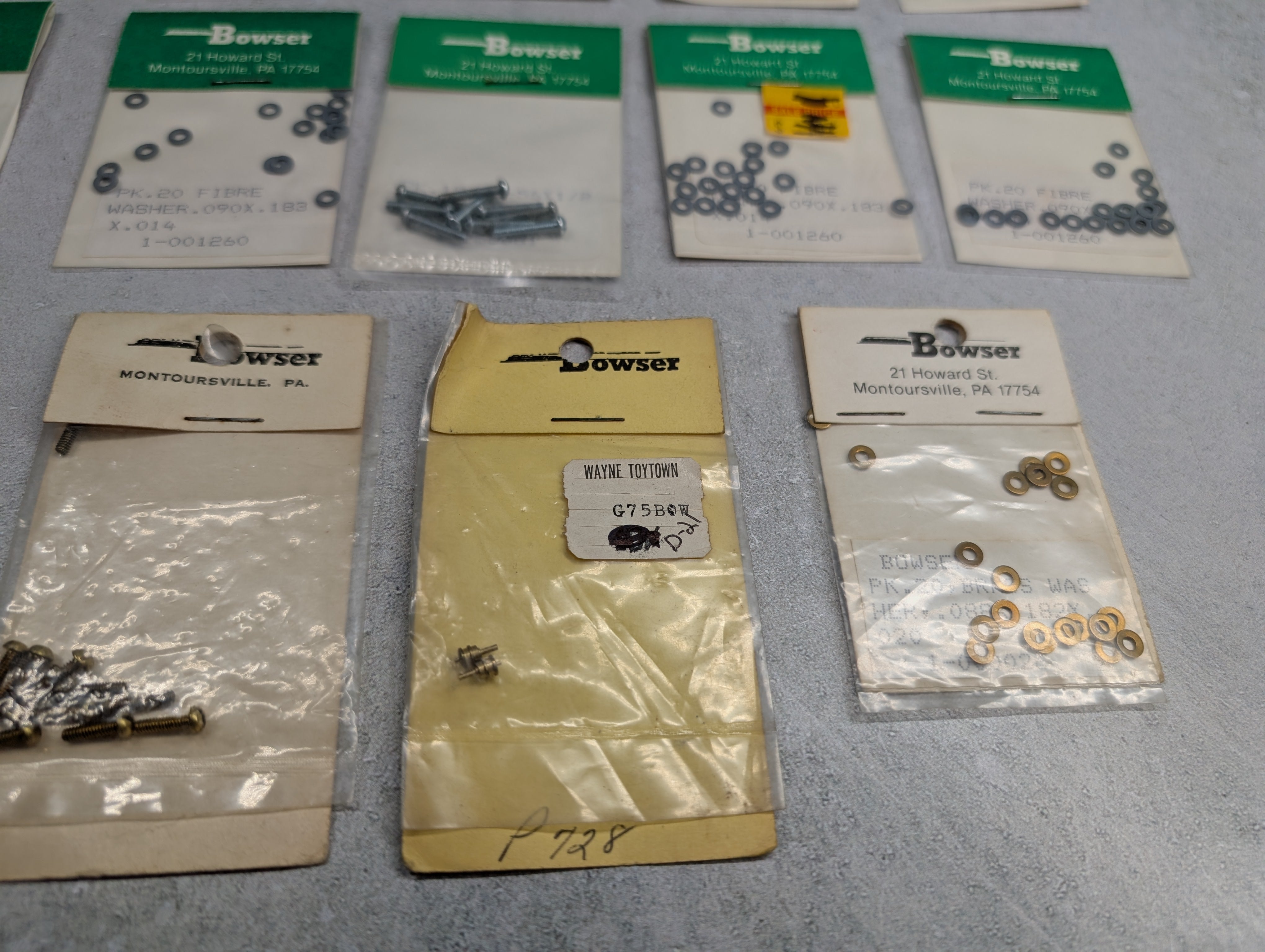 Bowser HO Scale Lot of Washers, Screws & More (22 pcs)