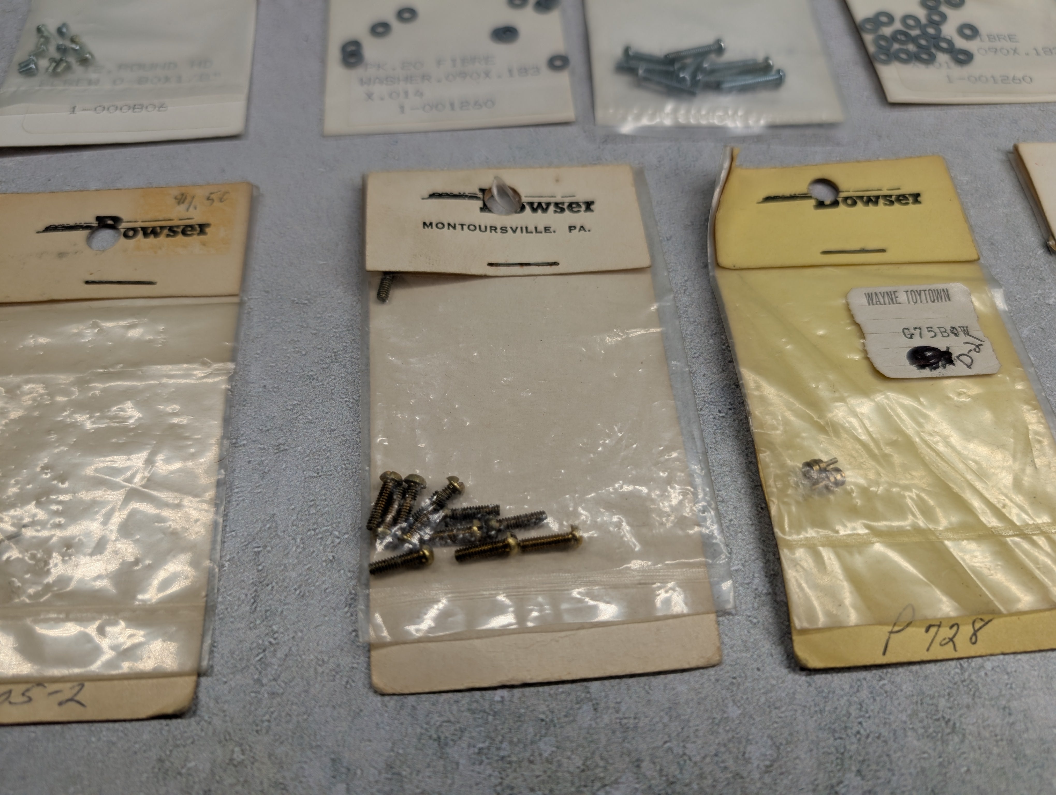 Bowser HO Scale Lot of Washers, Screws & More (22 pcs)