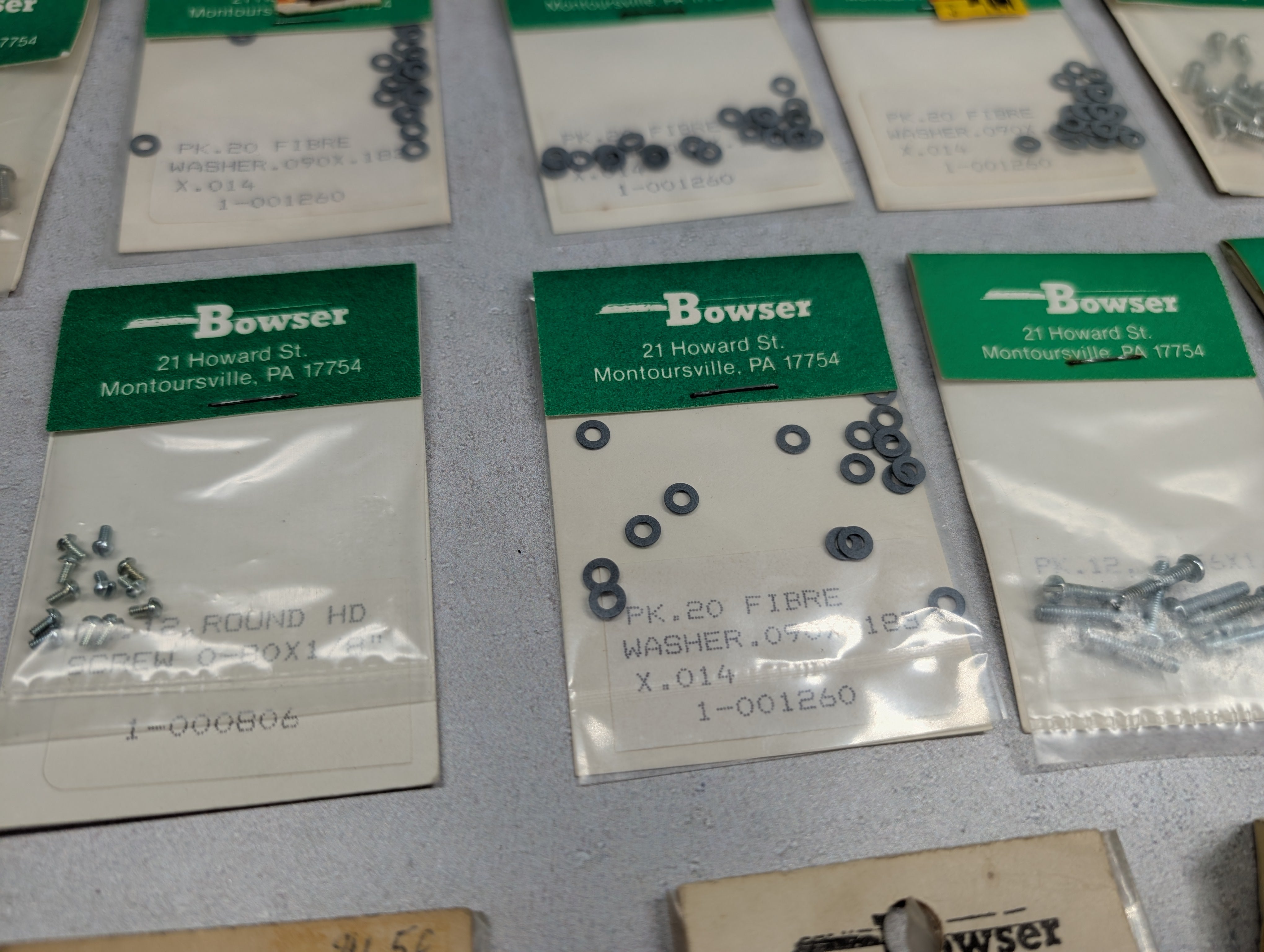 Bowser HO Scale Lot of Washers, Screws & More (22 pcs)