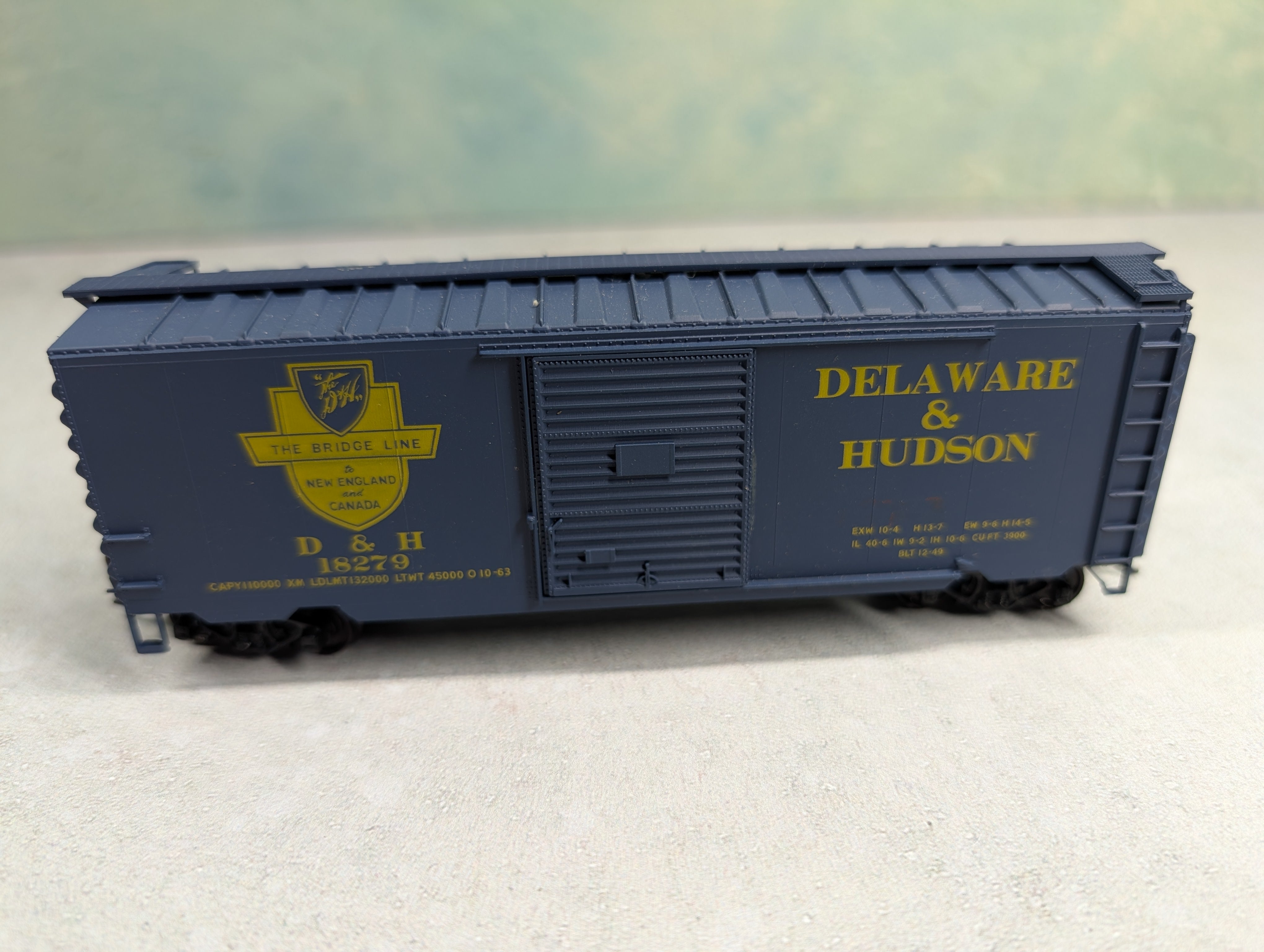 USED Accurail HO Scale 40' Box Car Delaware and Hudson D&H #18279